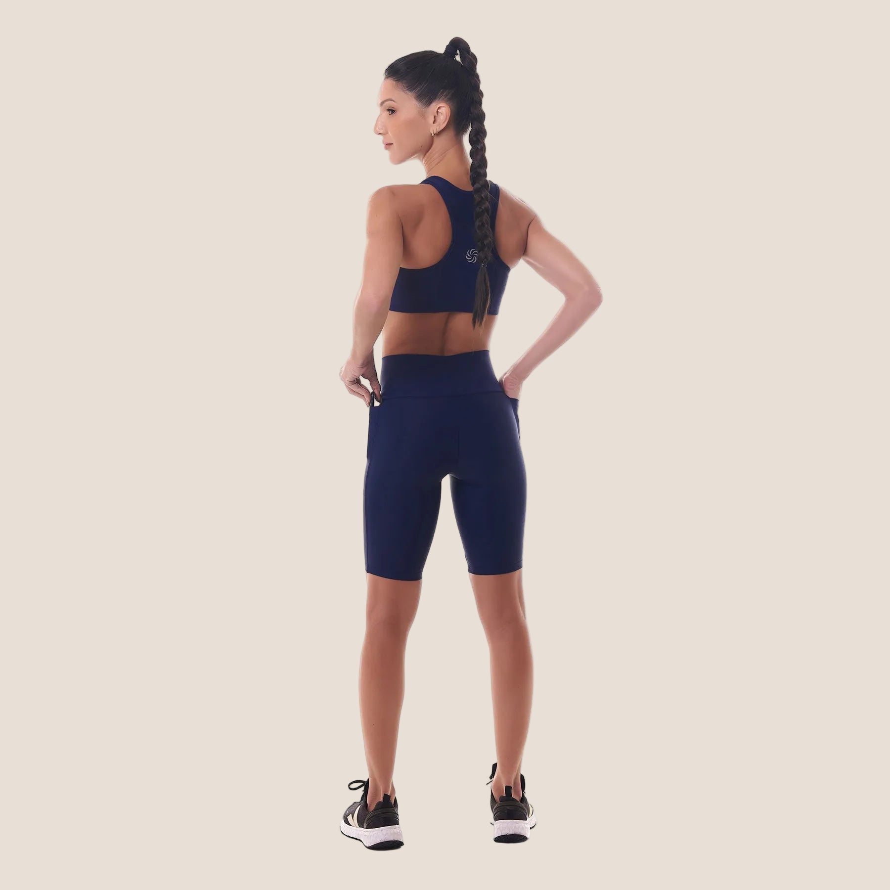 Bermuda de Compressão com Bolsos Recortes Preto