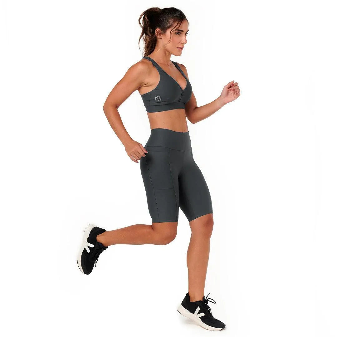 Bermuda de Compressão com Bolsos Recortes