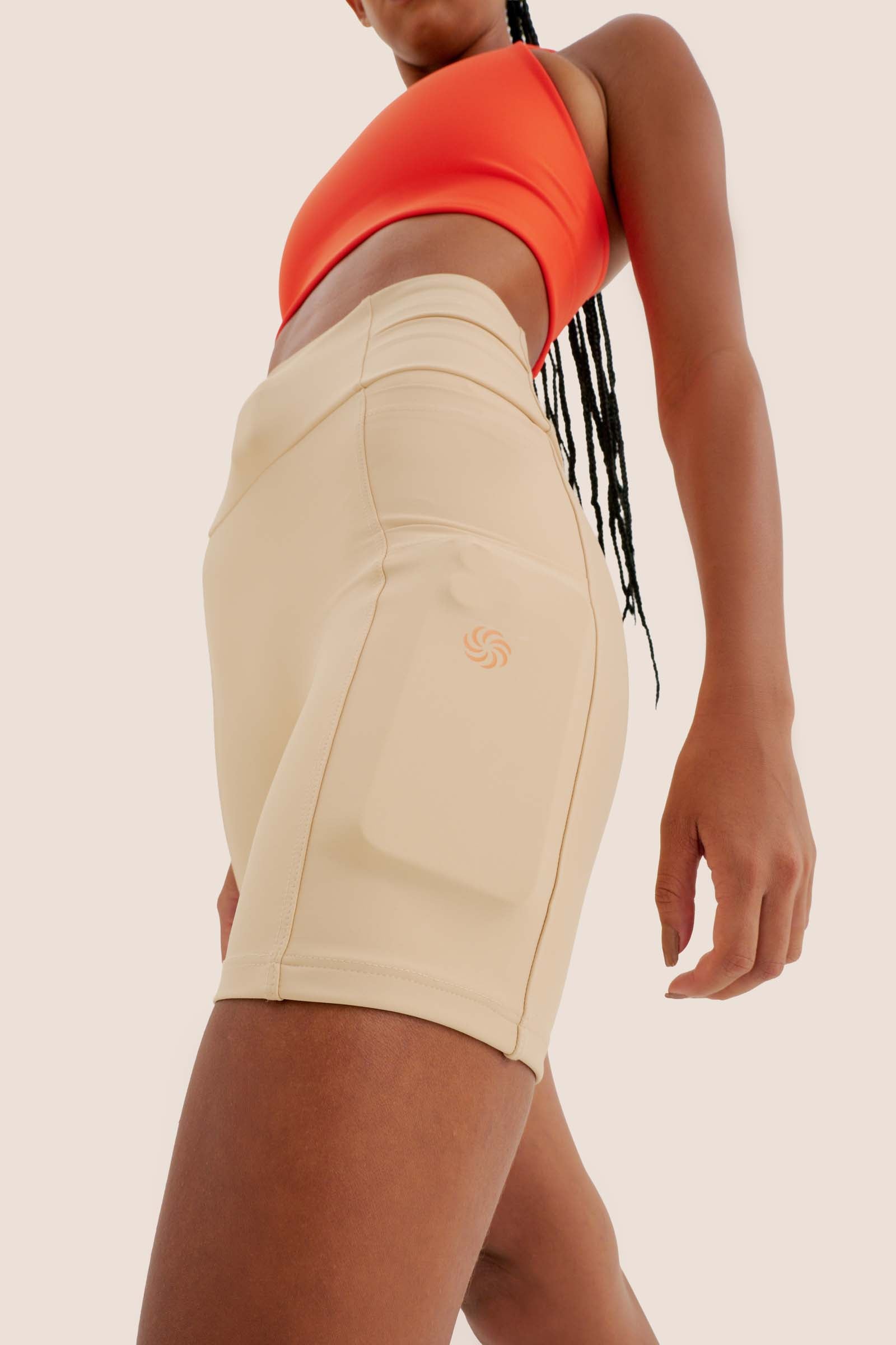 BERMUDA DE COMPRESSÃO LIVRE COM MULTIBOLSOS 5+ FlexSkin™ DUNA