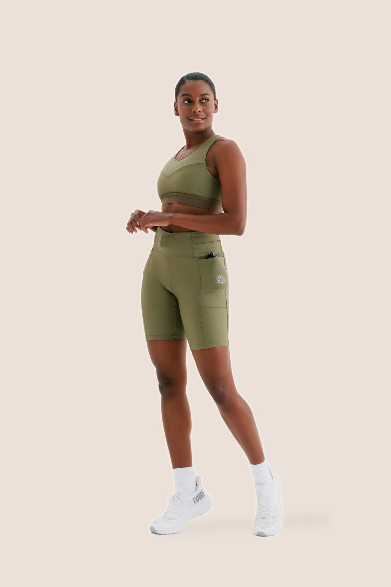 BERMUDA DE COMPRESSÃO COM MULTIBOLSOS TOTAL EMANA VERDE MUSGO