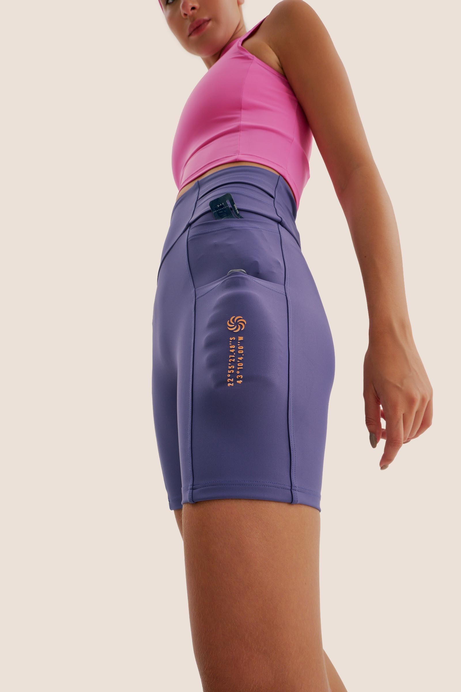 BERMUDA DE COMPRESSÃO LIVRE COM MULTIBOLSOS 5+ FlexSkin™ ROXO