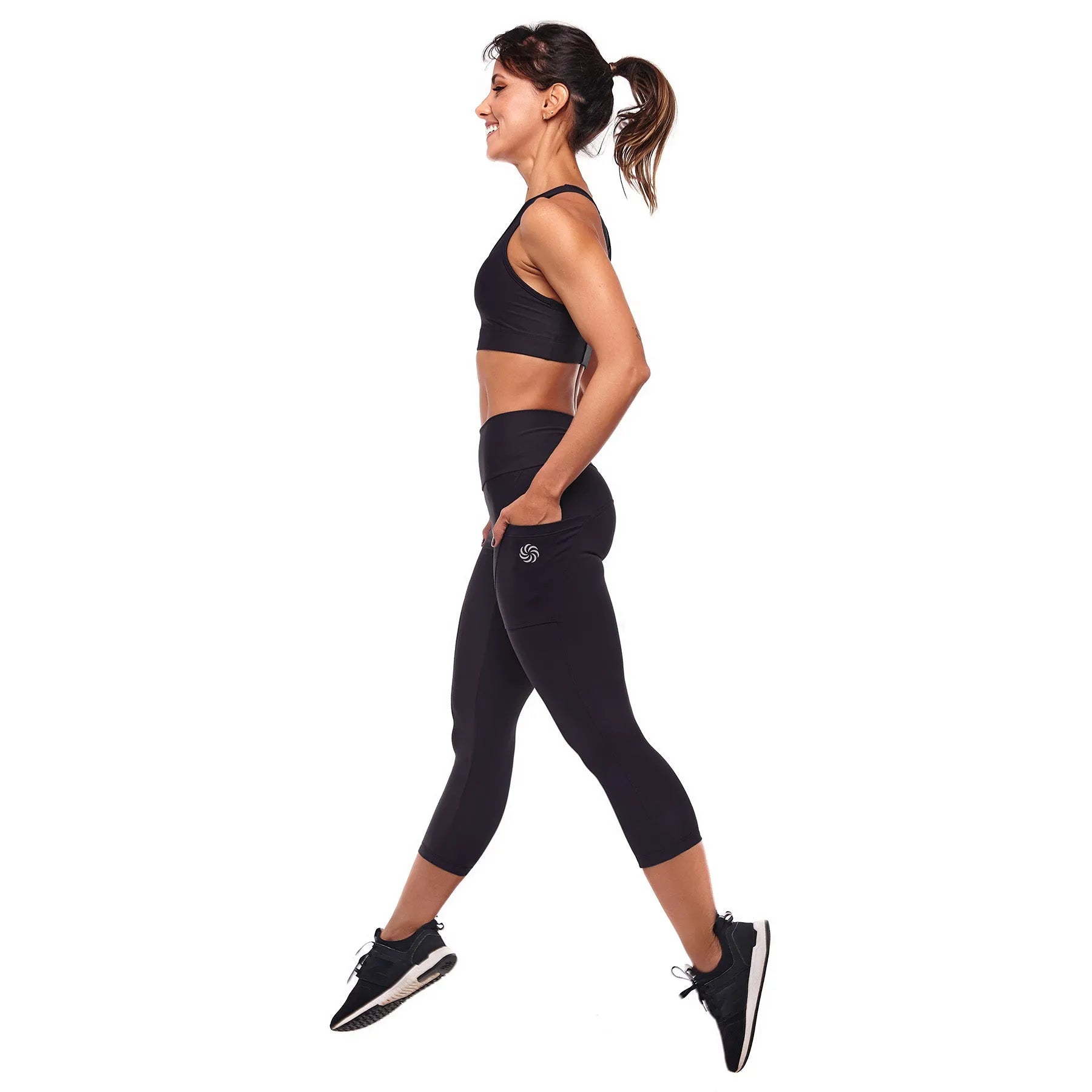 Calça de Compressão com Bolsos Cropped Clássica Emana Preta