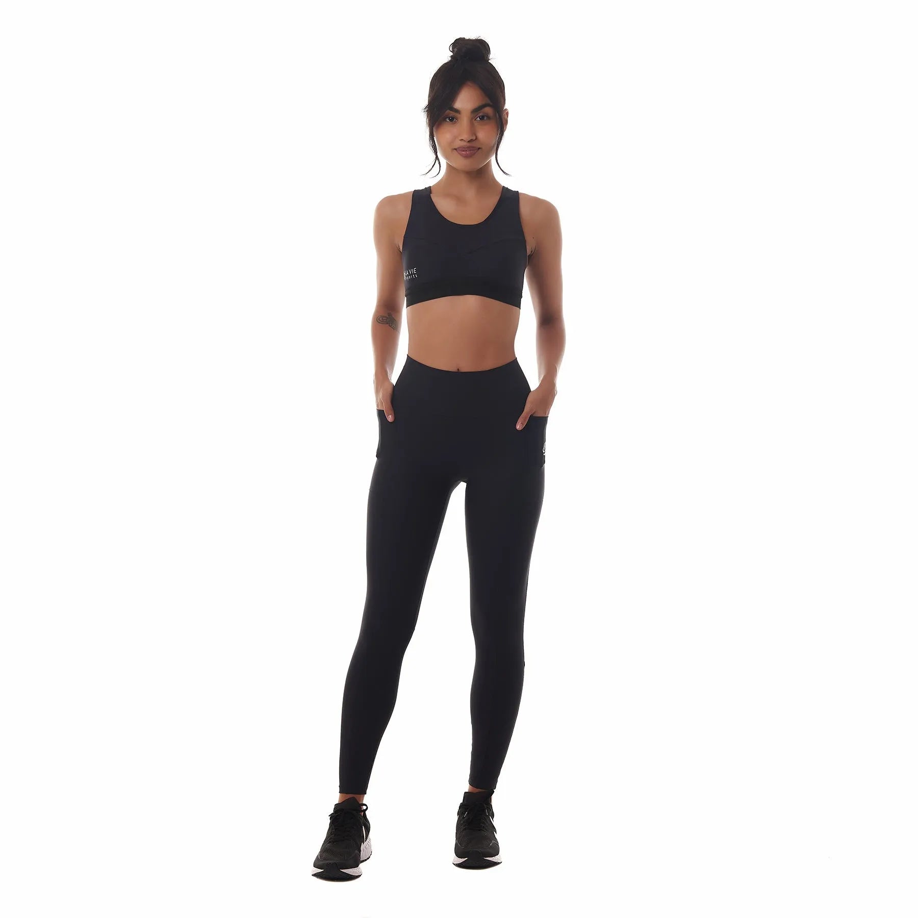 Calça de Compressão com Bolsos Recortes