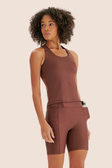 Look: Camiseta + Bermuda multibolsos livre 5+ FlexSkin™ chocolate