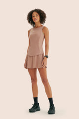 Look: Camiseta justinha + Short saia multibolsos canela