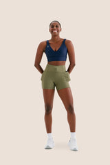 Look: Top conforto marinho + Short multibolsos curto verde musgo