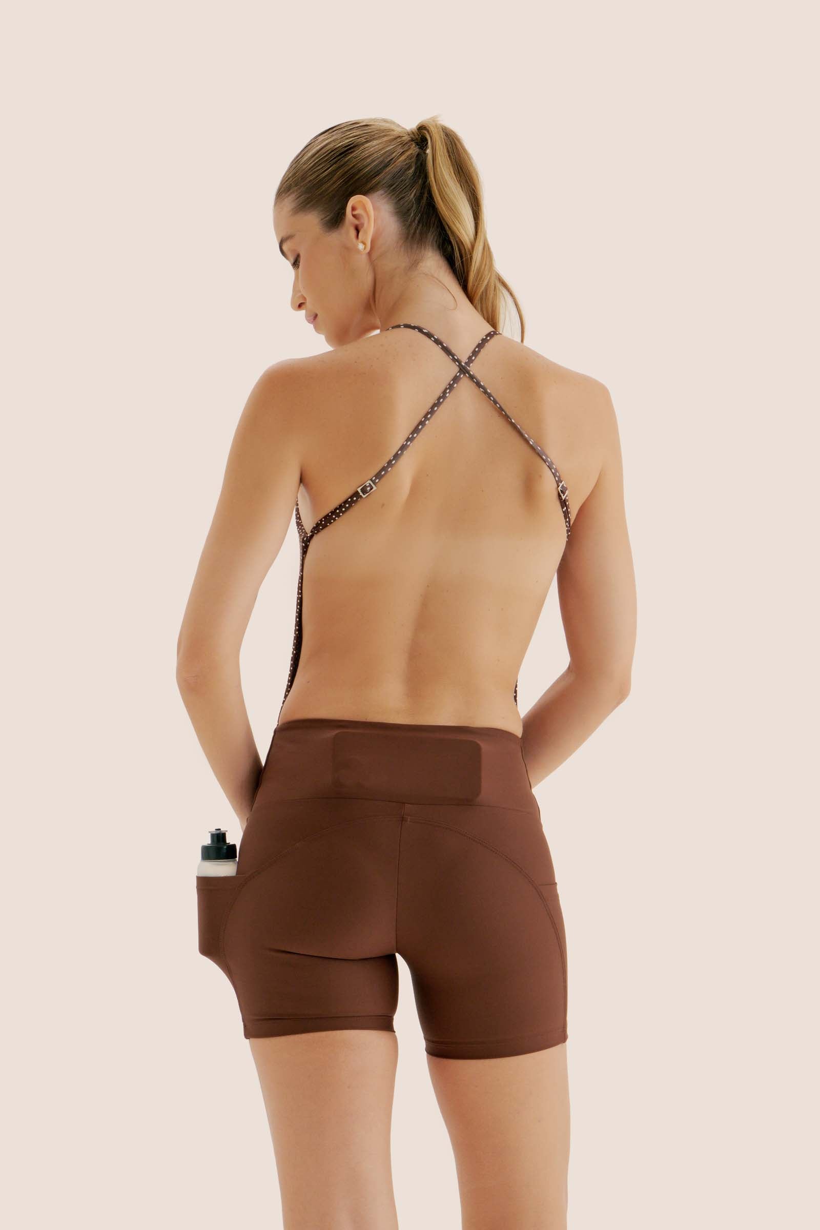 SHORT DE COMPRESSÃO COM 3 BOLSOS CLÁSSICO TOTAL EMANA CAFÉ