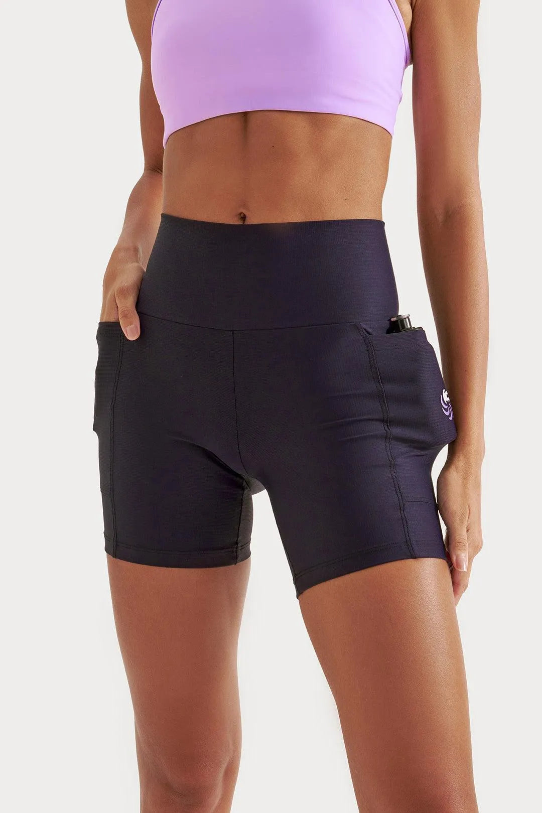 Short de Compressão com Bolsos Recortes Preto e Lavanda