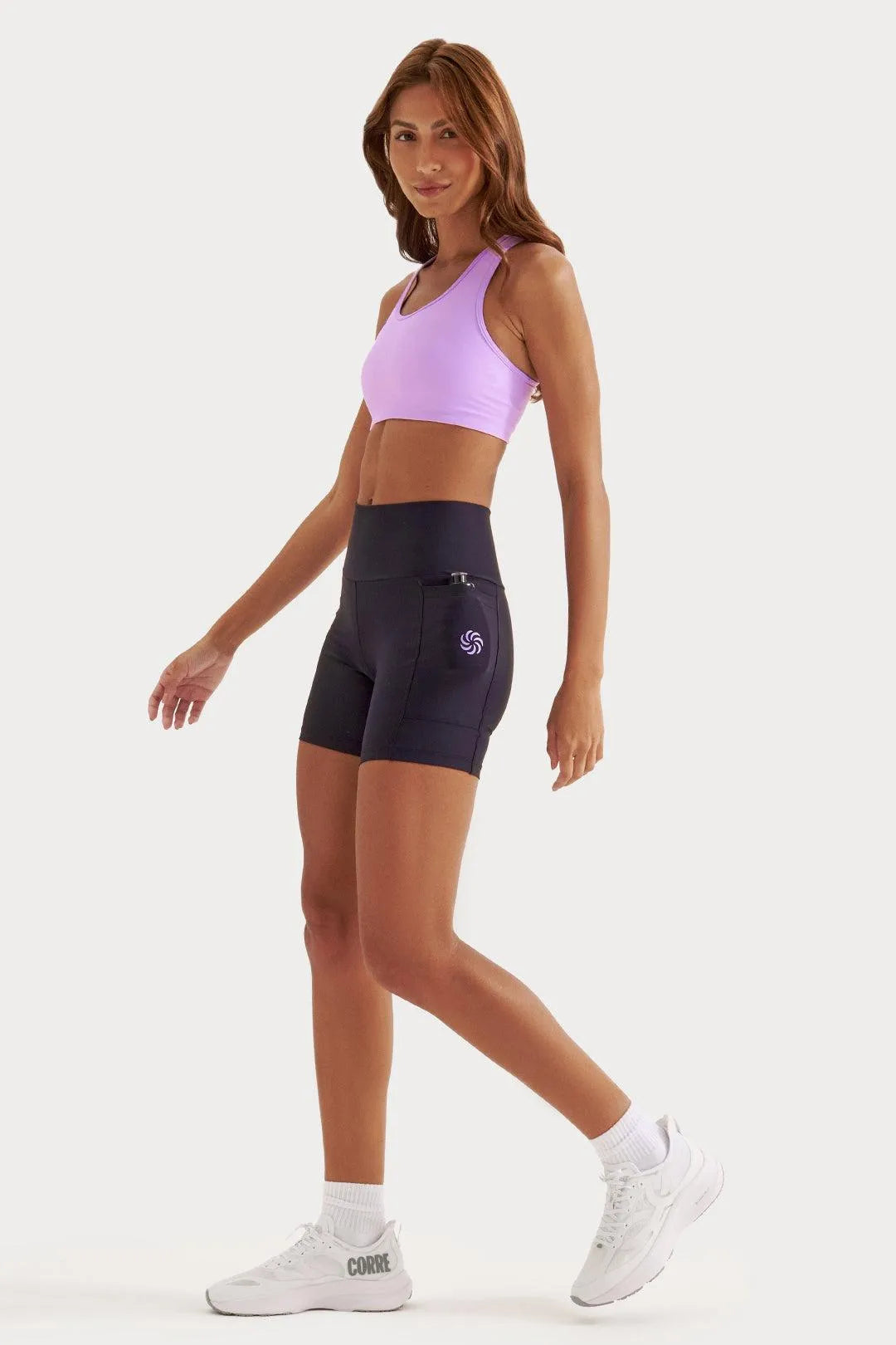 Short de Compressão com Bolsos Recortes Preto e Lavanda