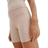 Short de Compressão com Bolsos Recortes Total Emana Cappuccino
