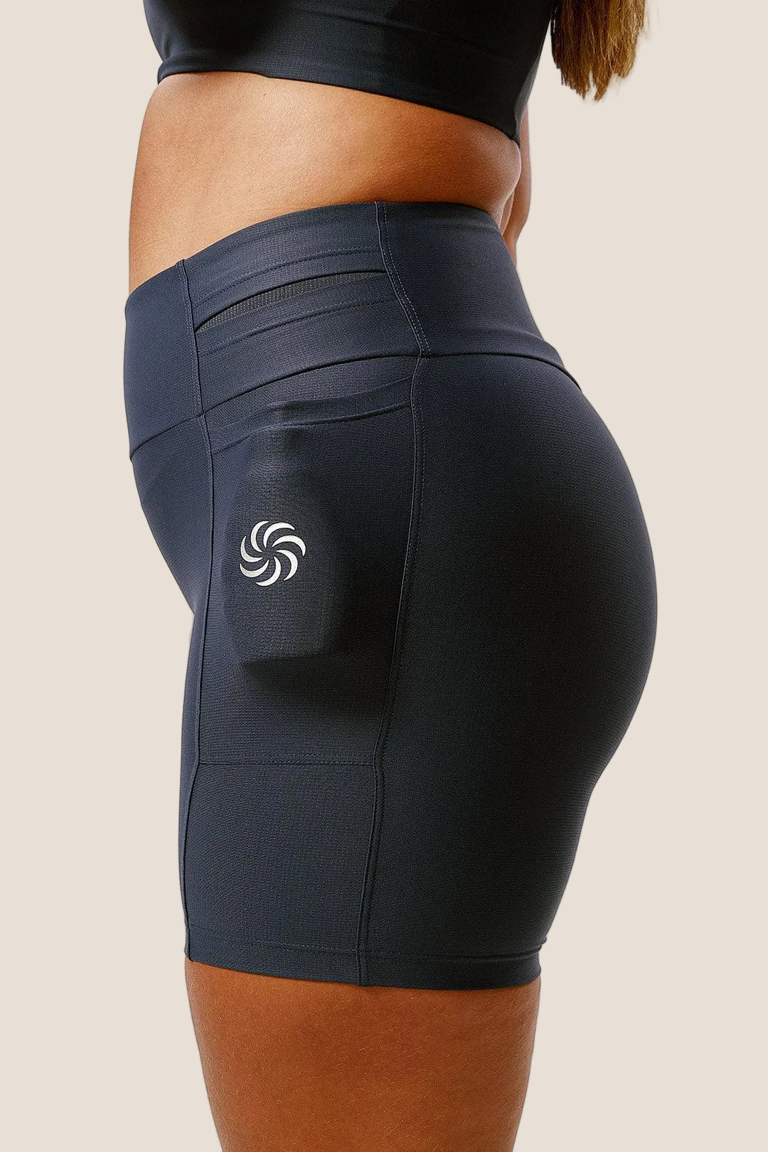 Short de Compressão com Multibolsos