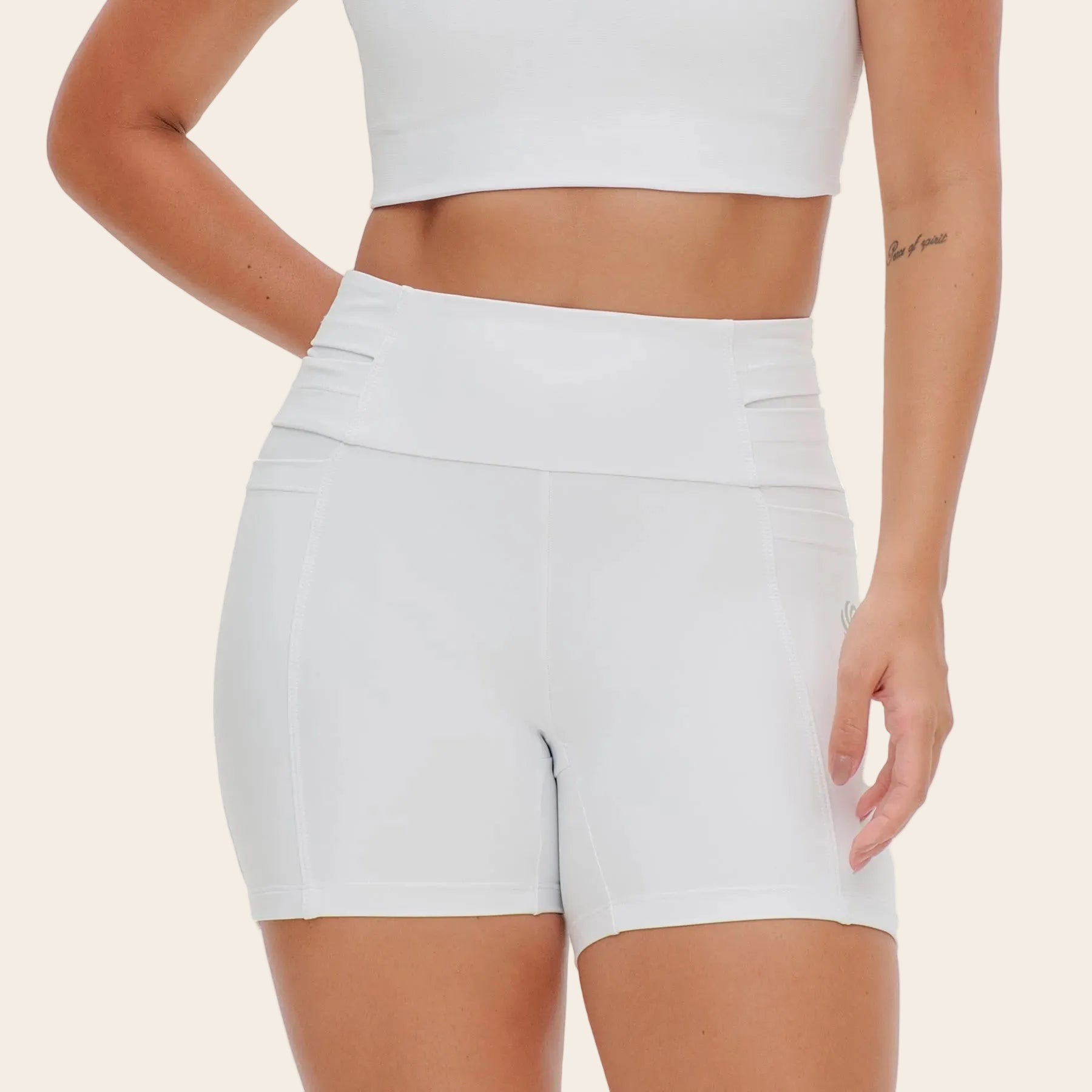 Short de Compressão com Multibolsos Total Emana