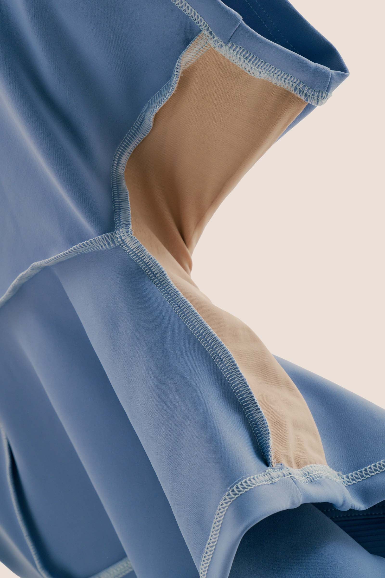 SHORT DE COMPRESSÃO COM MULTIBOLSOS LIVRE FlexSkin™ CÉU