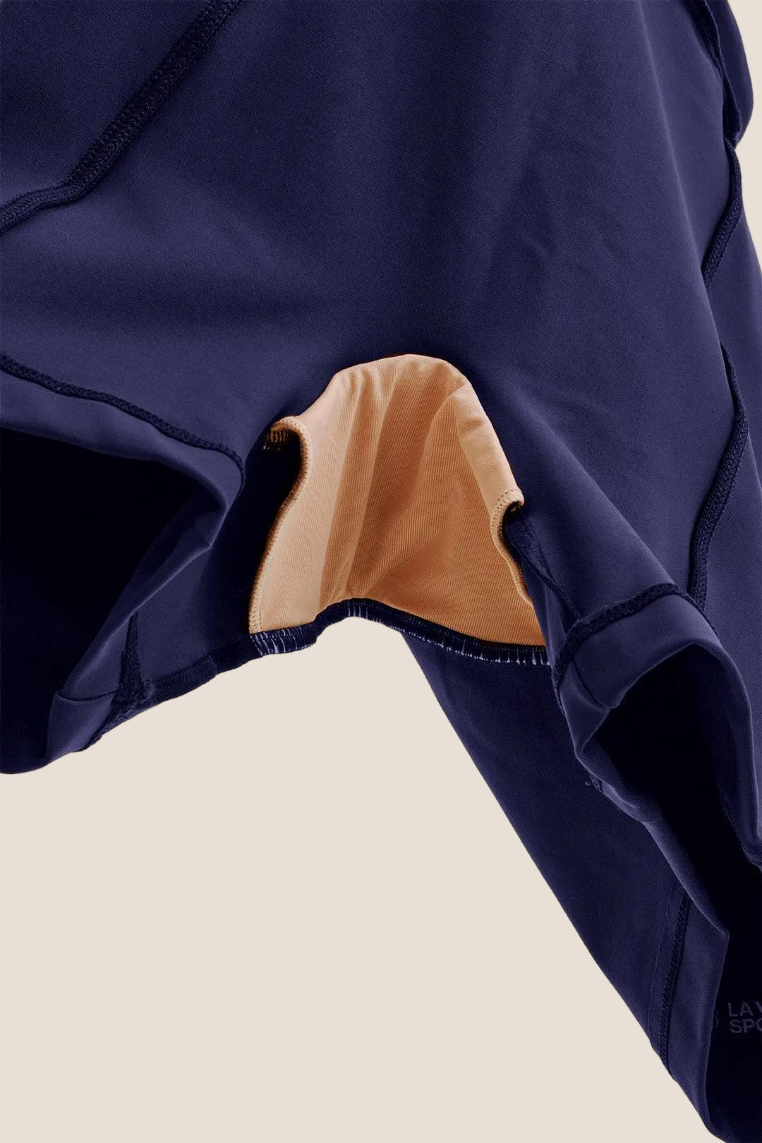 Short de compressão com Multibolsos Livre Total Emana Marinho