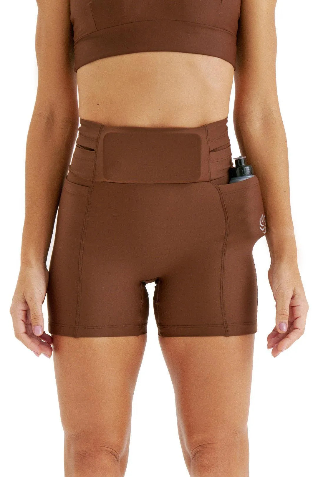 Short de compressão com Multibolsos Livre Total Emana Café