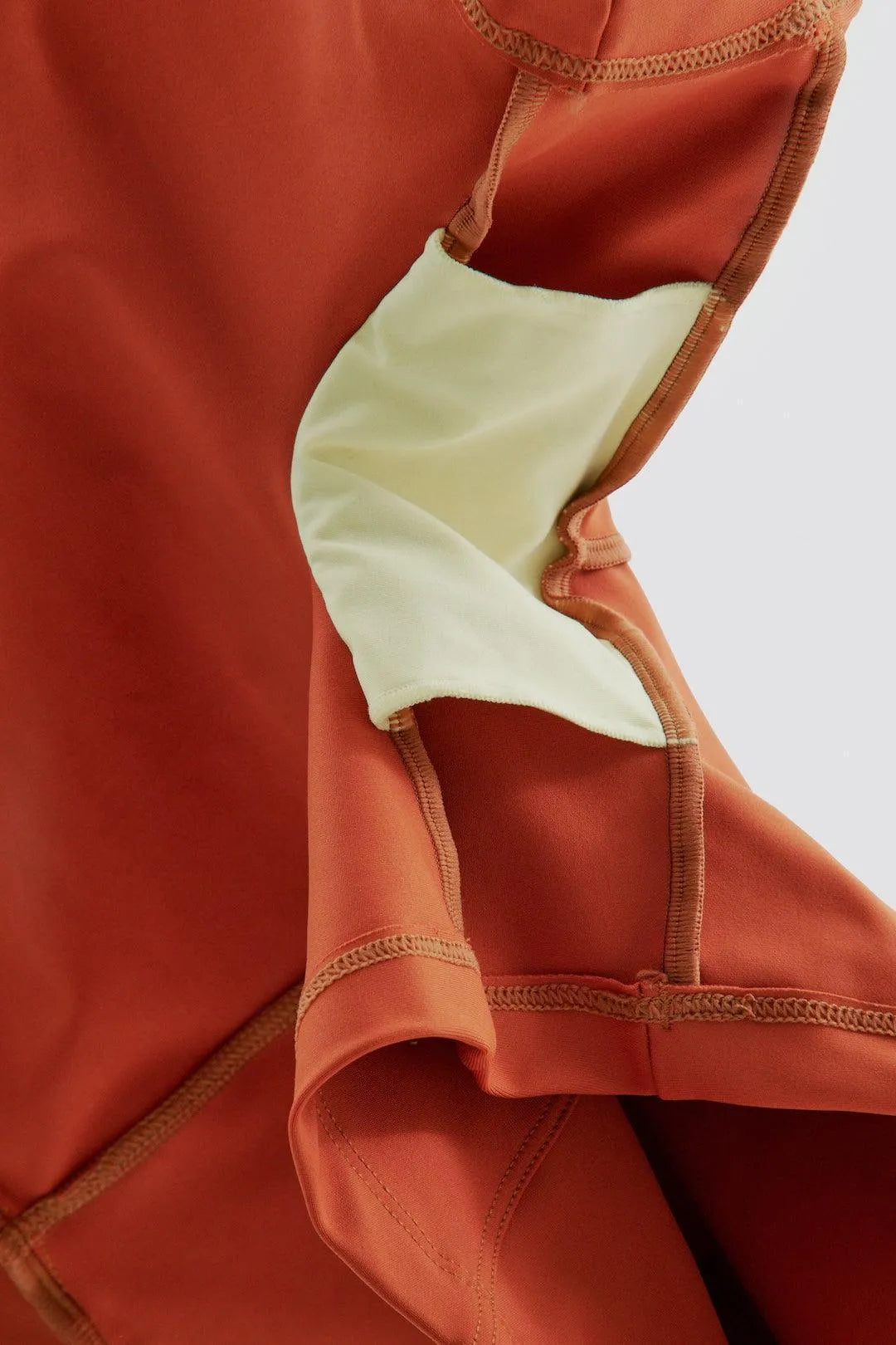 Short de compressão com Multibolsos Livre Total Emana Cobre