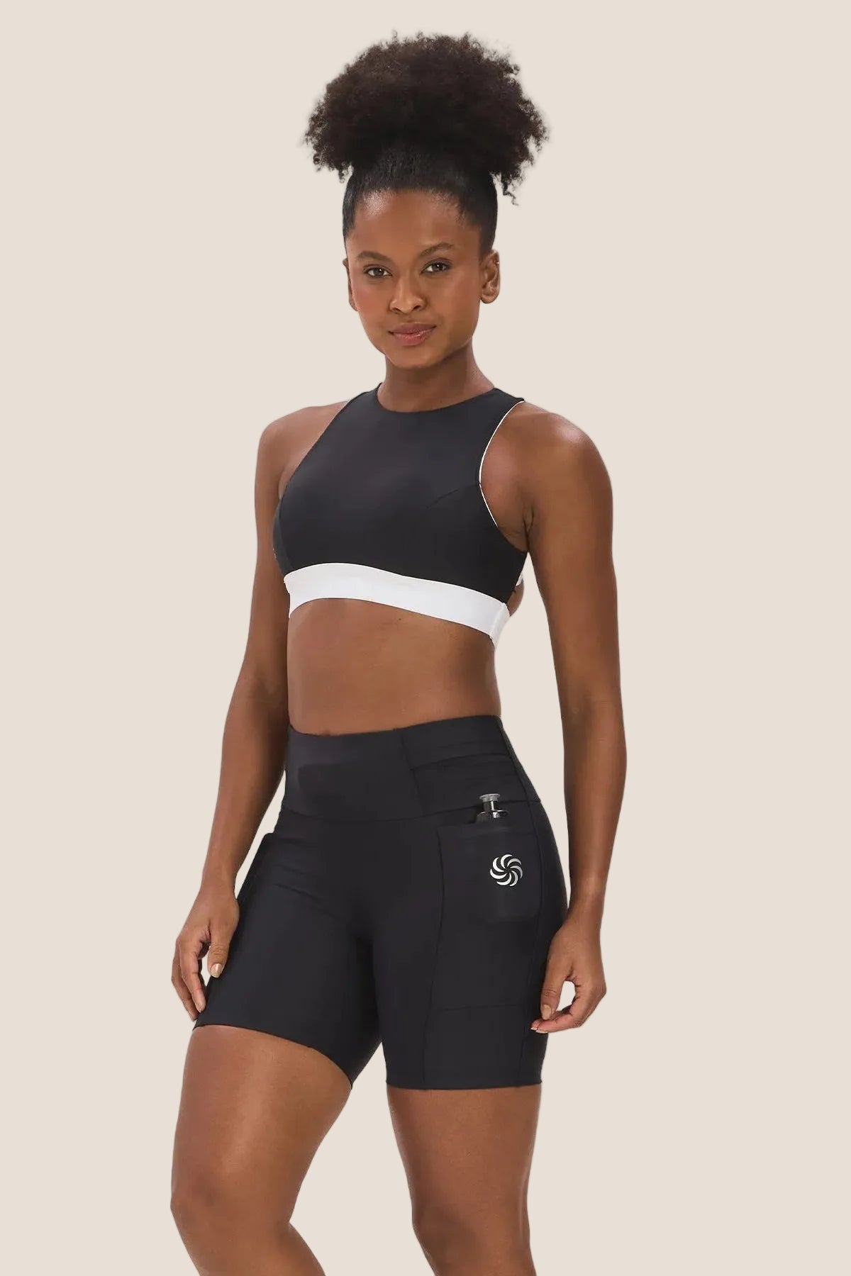 Short de Compressão com Multibolsos Preto