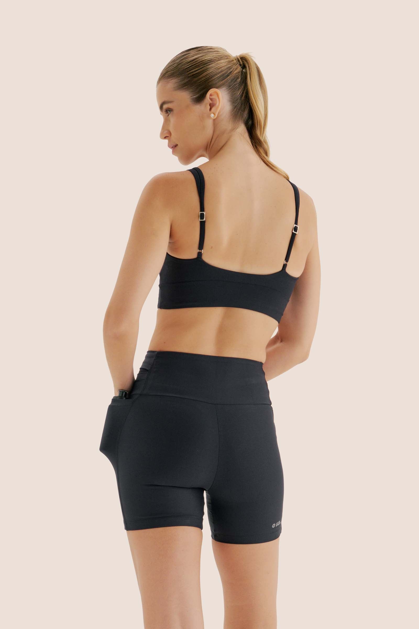 SHORT DE COMPRESSÃO COM MULTIBOLSOS LIVRE CompressSkin™ + Emana PRETO