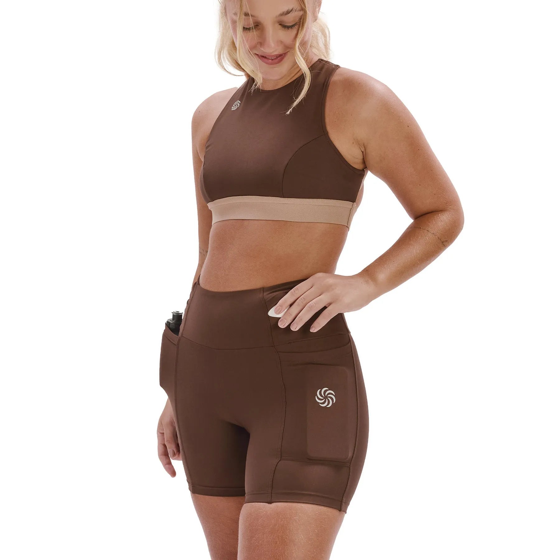 Short de Compressão com Multibolsos Total Emana Café