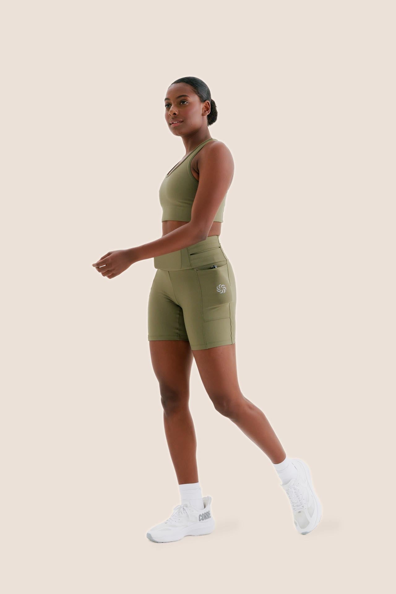 SHORT DE COMPRESSÃO COM MULTIBOLSOS TOTAL EMANA VERDE MUSGO