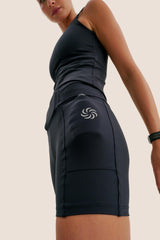 SHORT DE COMPRESSÃO COM MULTIBOLSOS CompressSkin™ + Emana PRETO