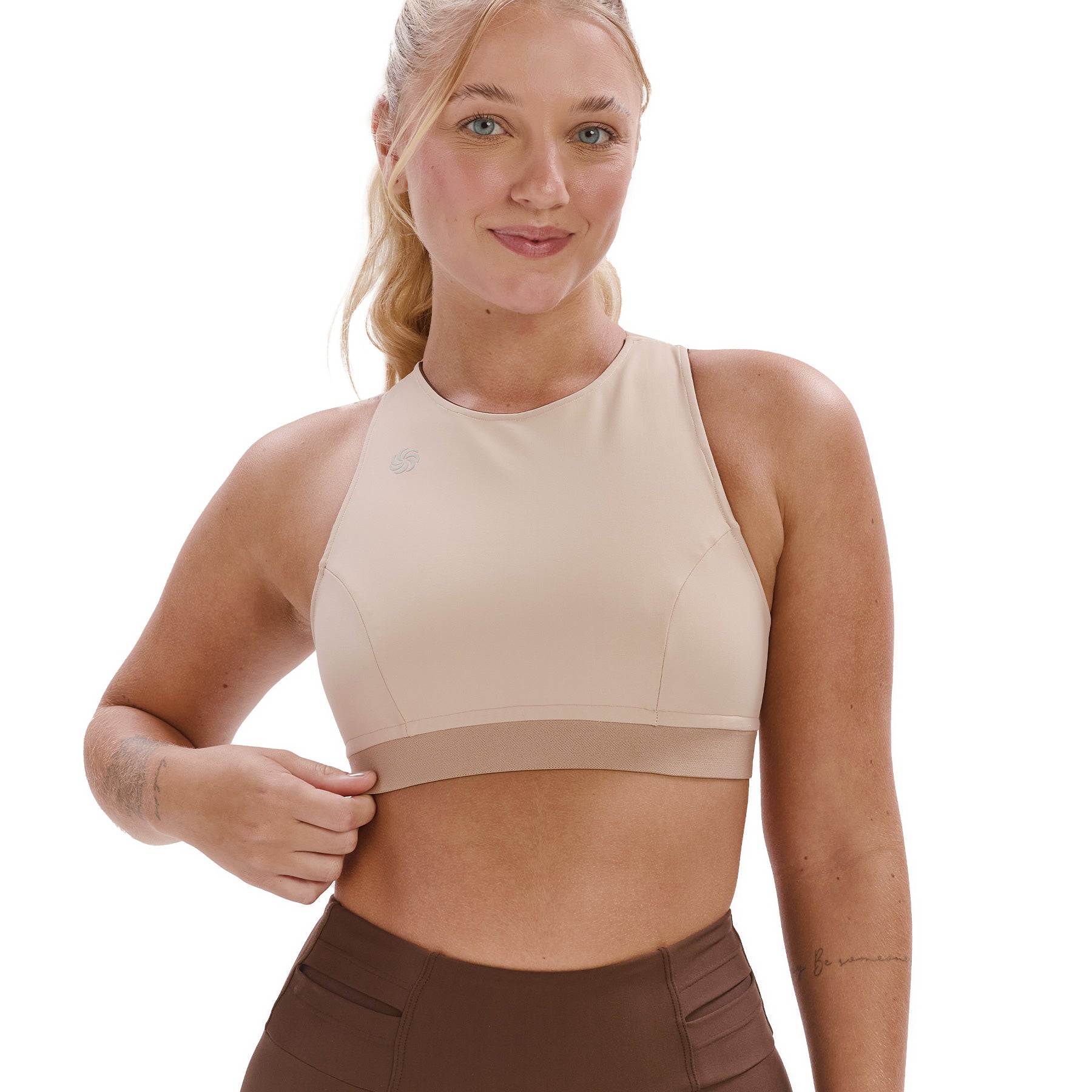 Look: Top cropped dupla face + Short multibolsos café