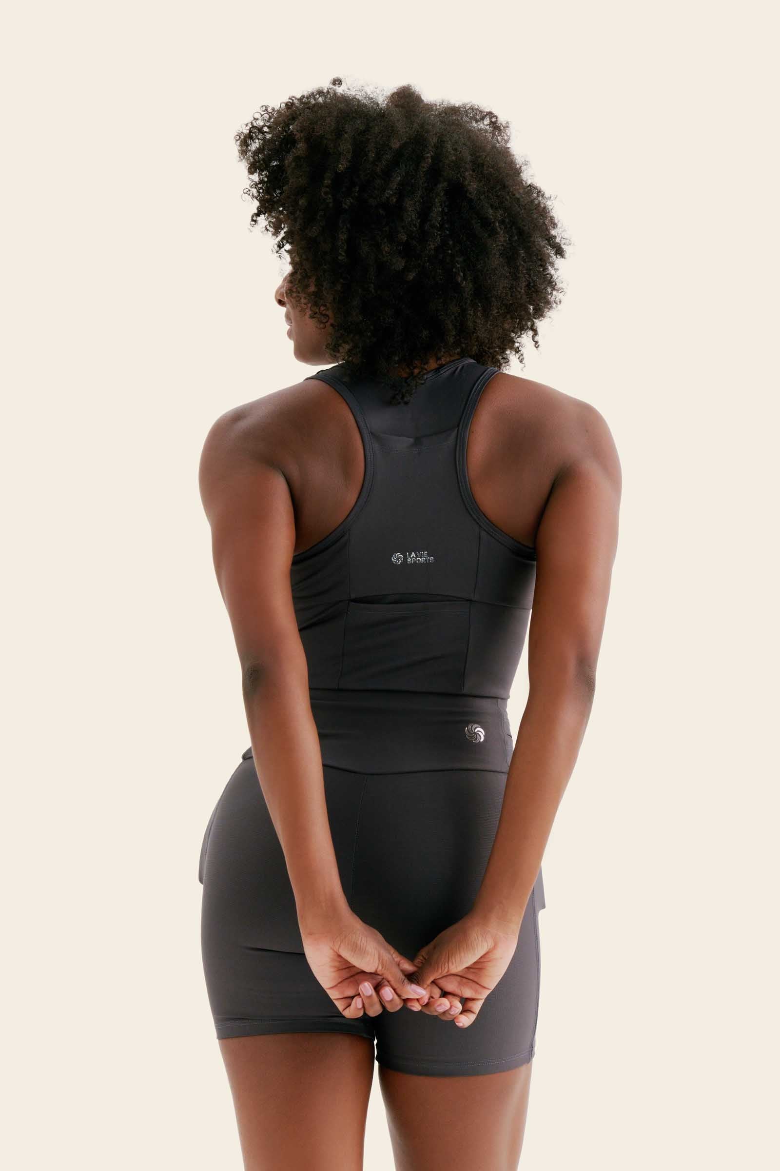 Look: Top multibolsos + Short multibolsos livre grafite