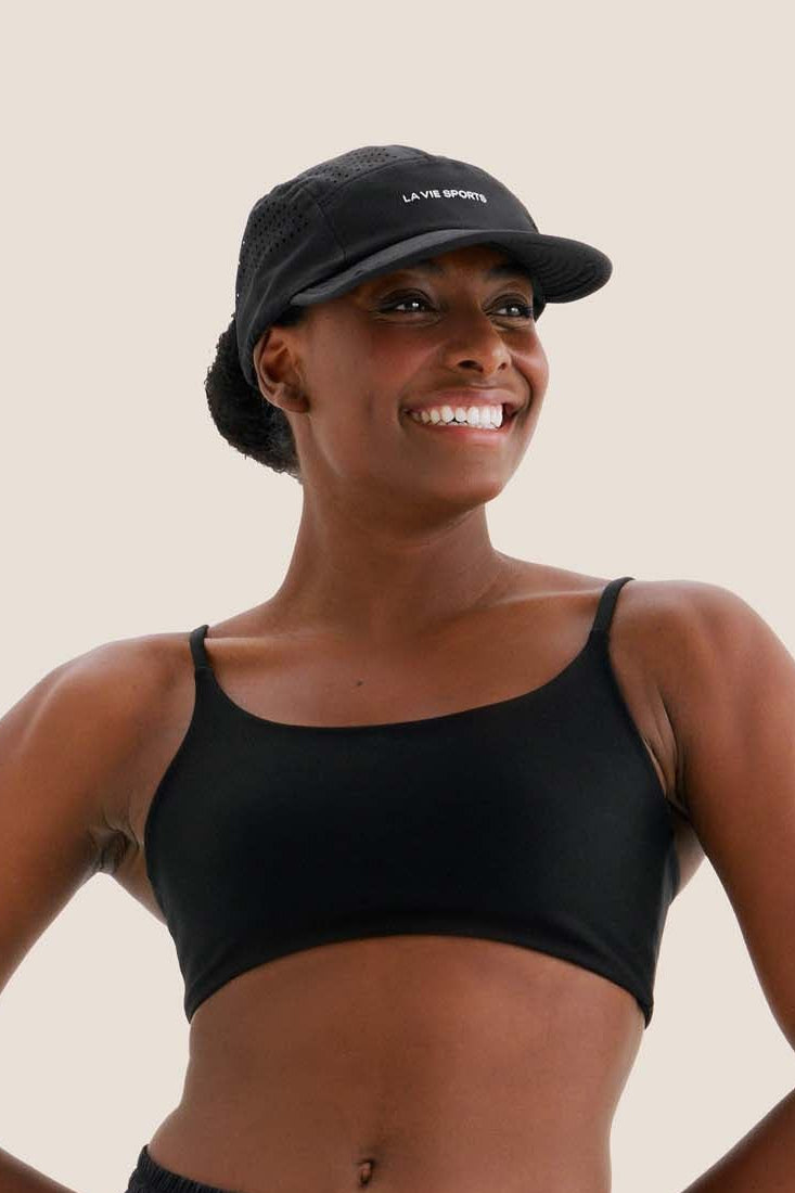 Boné 5 panel levinho preto
