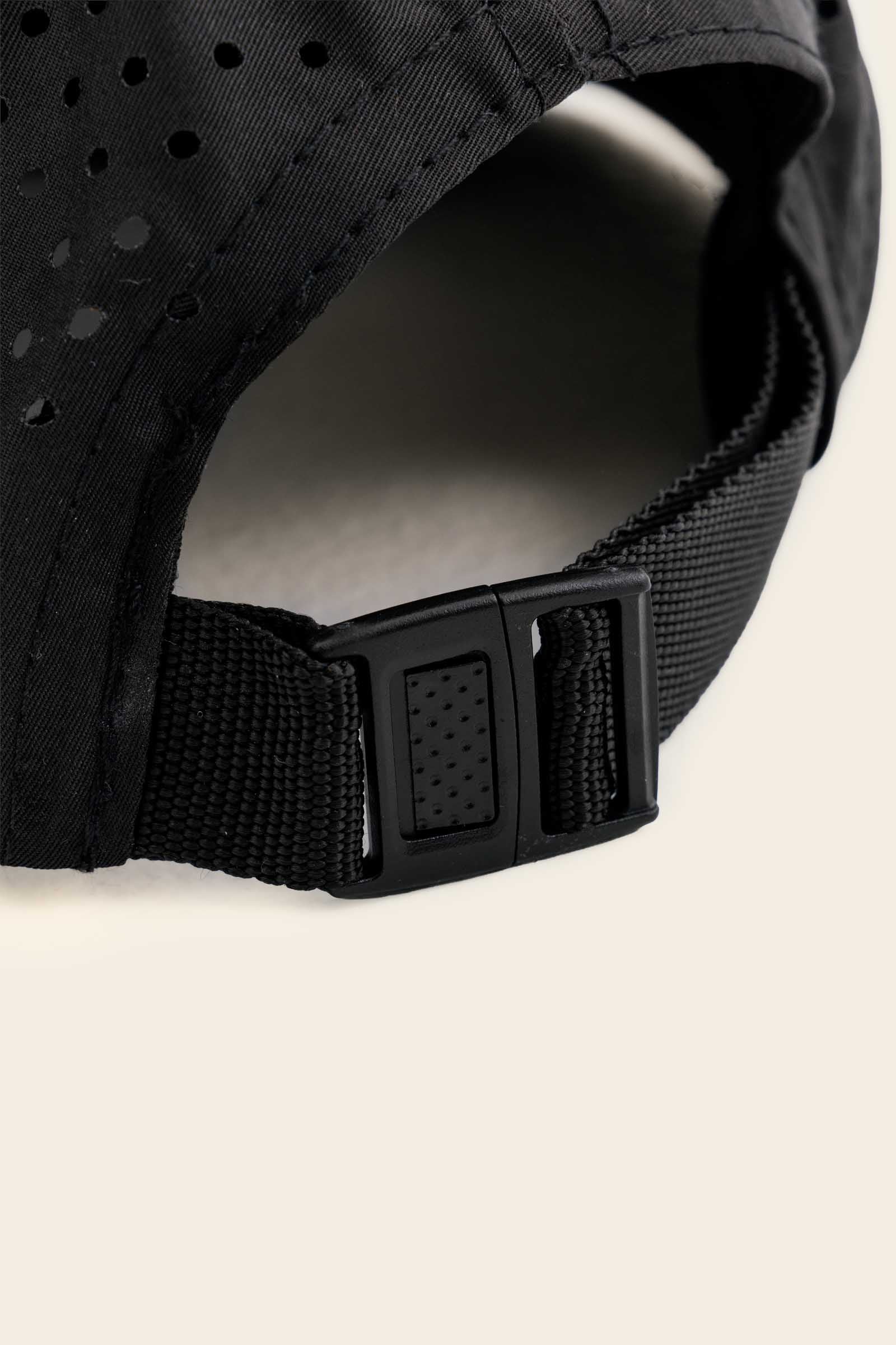 Boné 5 panel levinho preto