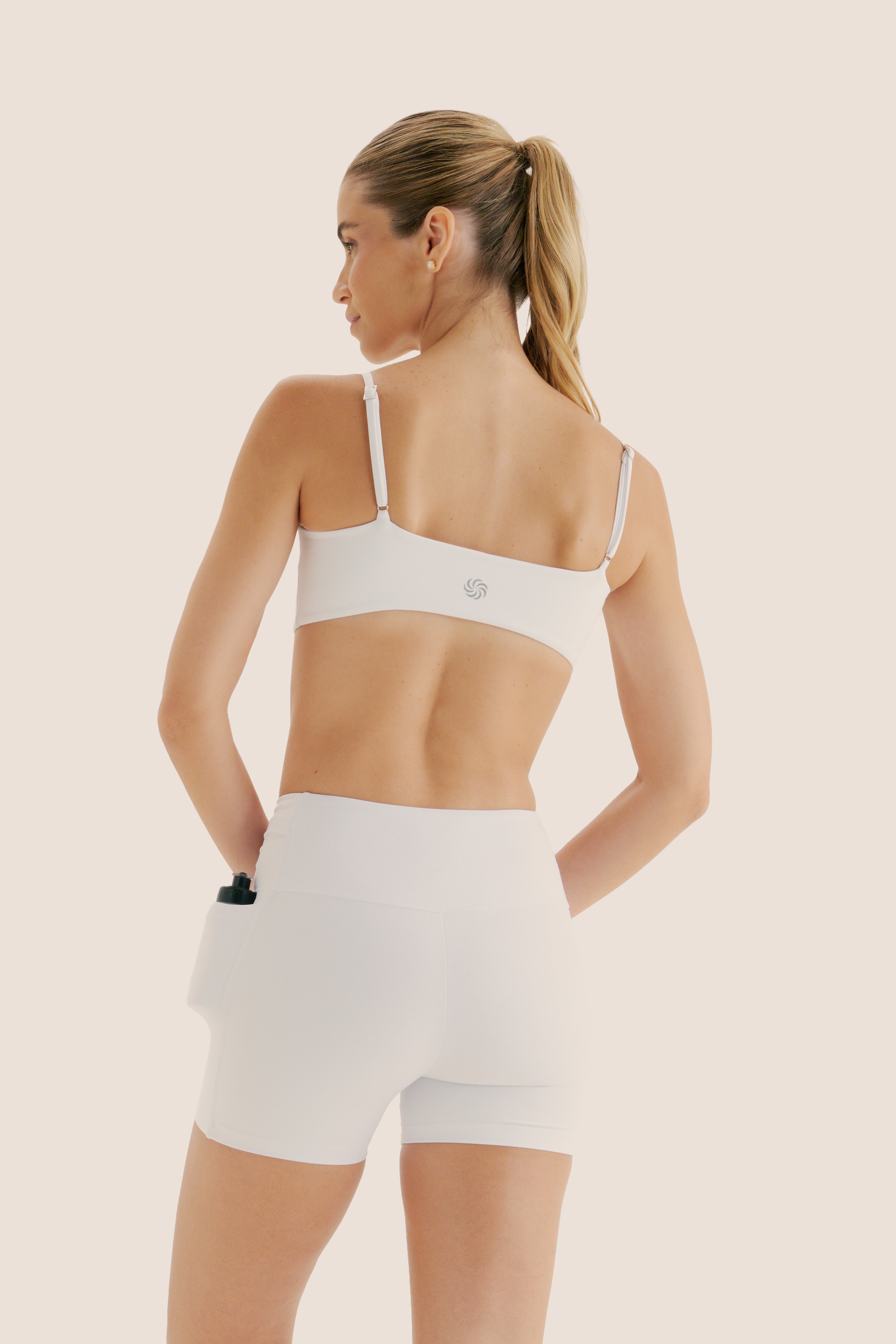 Short de Compressão Curto com Multibolsos Total Emana Branco