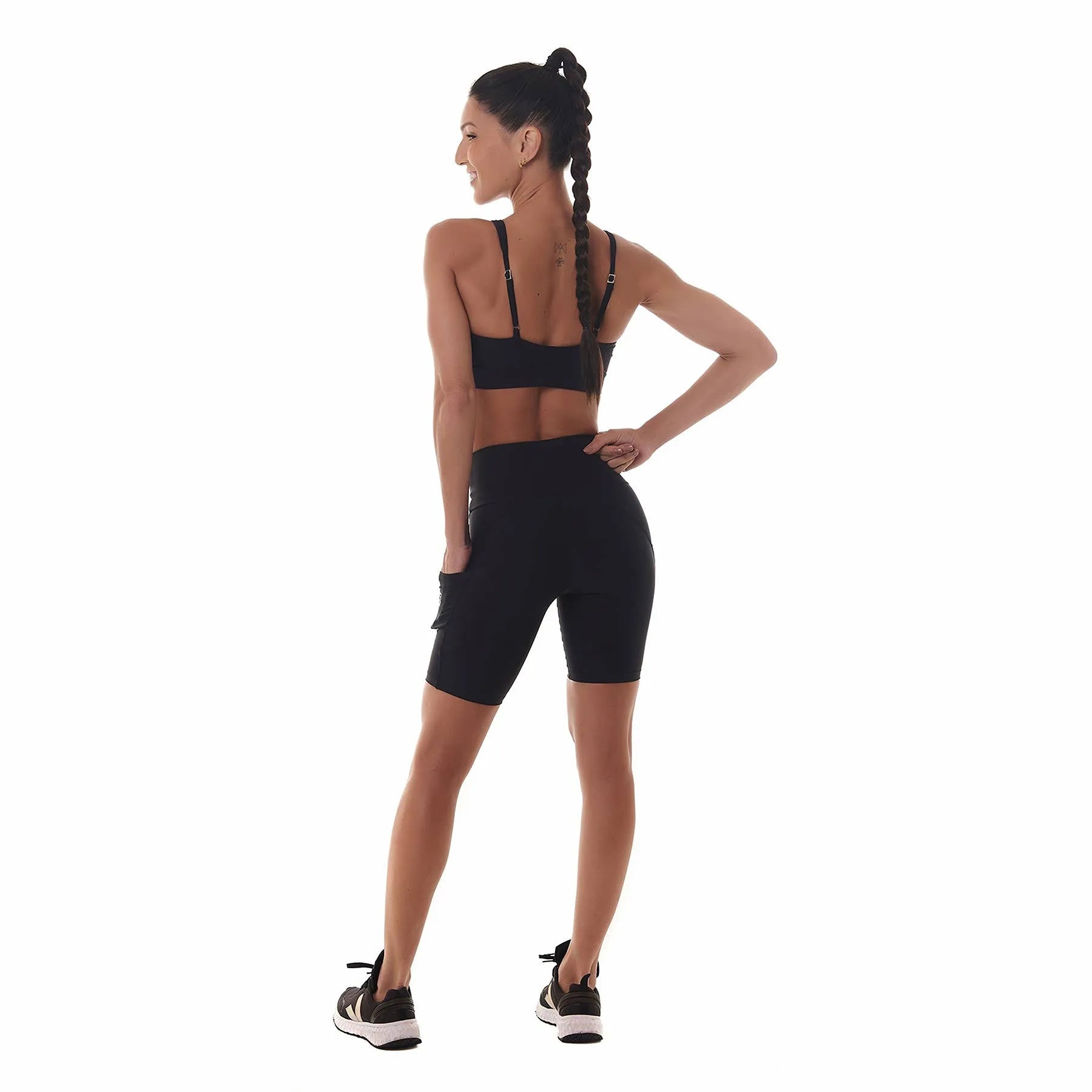 Bermuda de Compressão com Bolsos Clássica Emana Preto