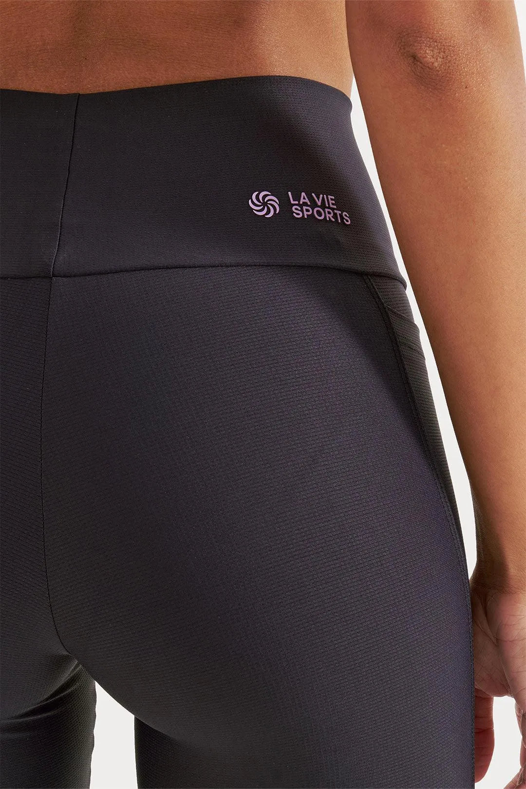 Bermuda de Compressão com Bolsos Recortes Preta e Lavanda