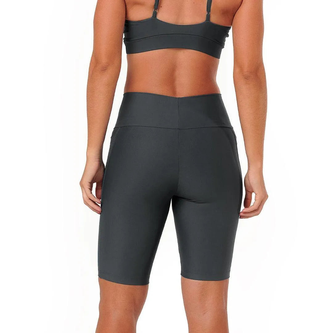 Bermuda de Compressão com Bolsos Recortes Grafite