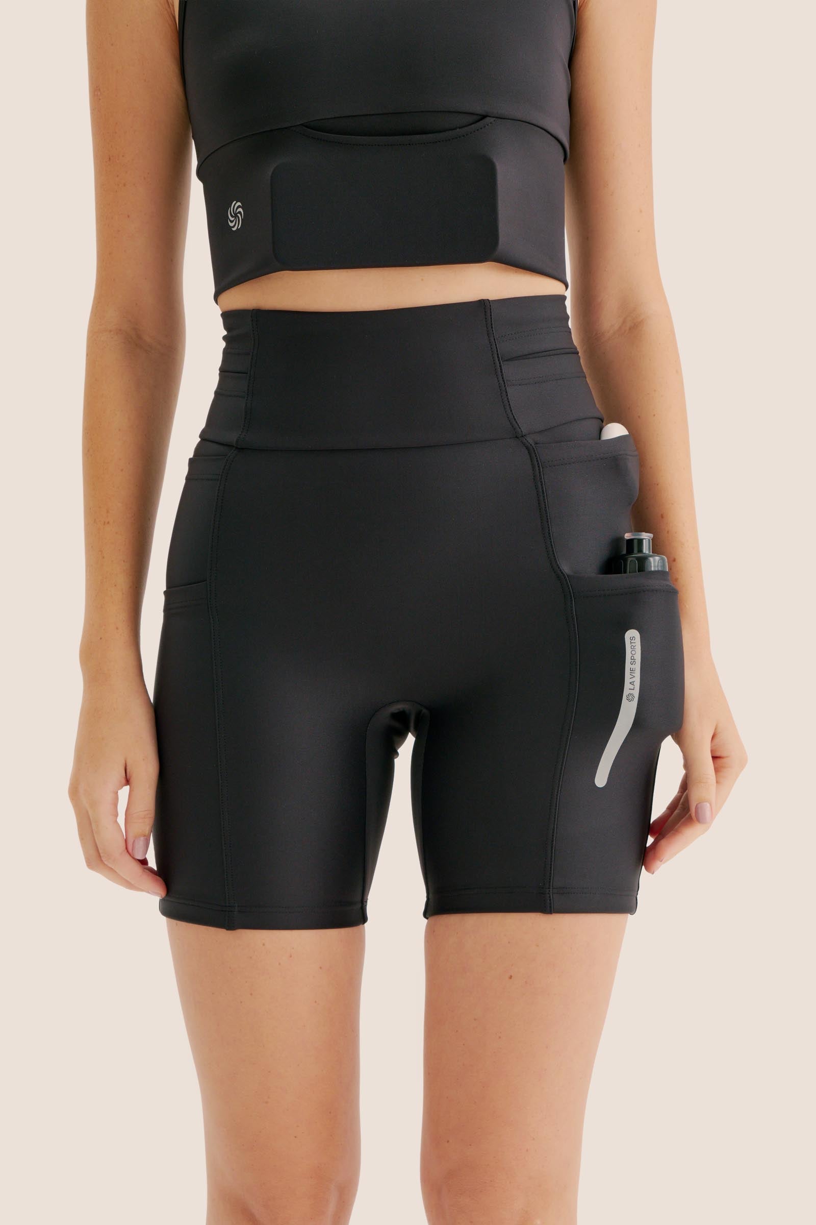 BERMUDA DE COMPRESSÃO LIVRE COM MULTIBOLSOS 5+ FlexSkin™ PRETO