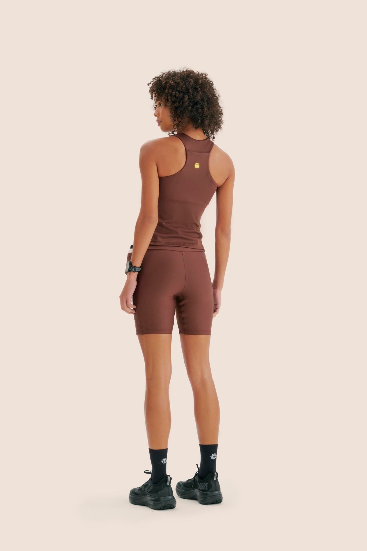 BERMUDA DE COMPRESSÃO LIVRE COM MULTIBOLSOS 5+ FlexSkin™ CHOCOLATE