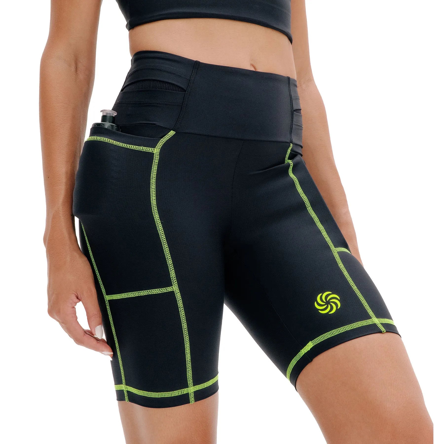 Bermuda de Compressão com Multibolsos