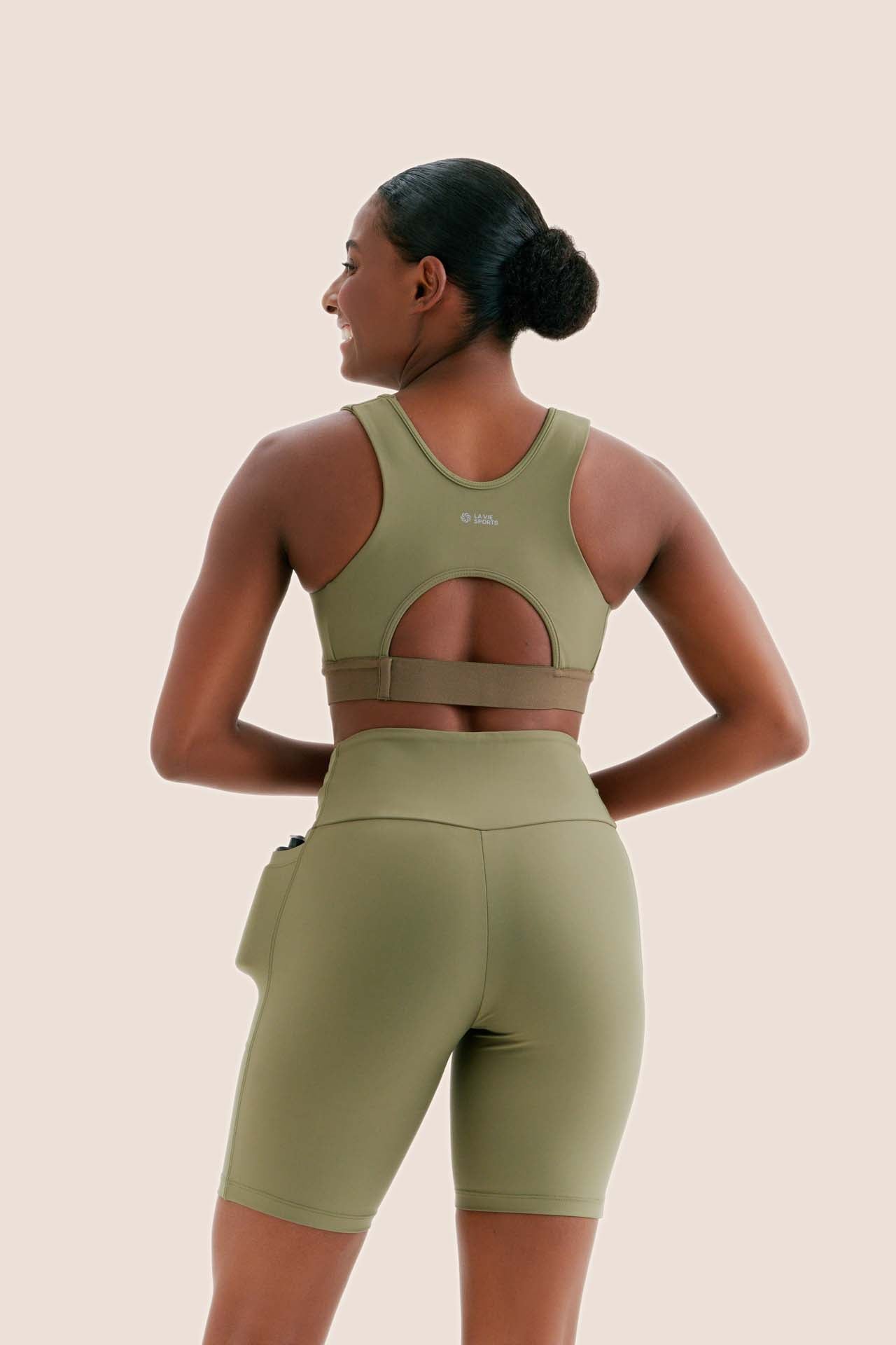 BERMUDA DE COMPRESSÃO COM MULTIBOLSOS TOTAL EMANA VERDE MUSGO