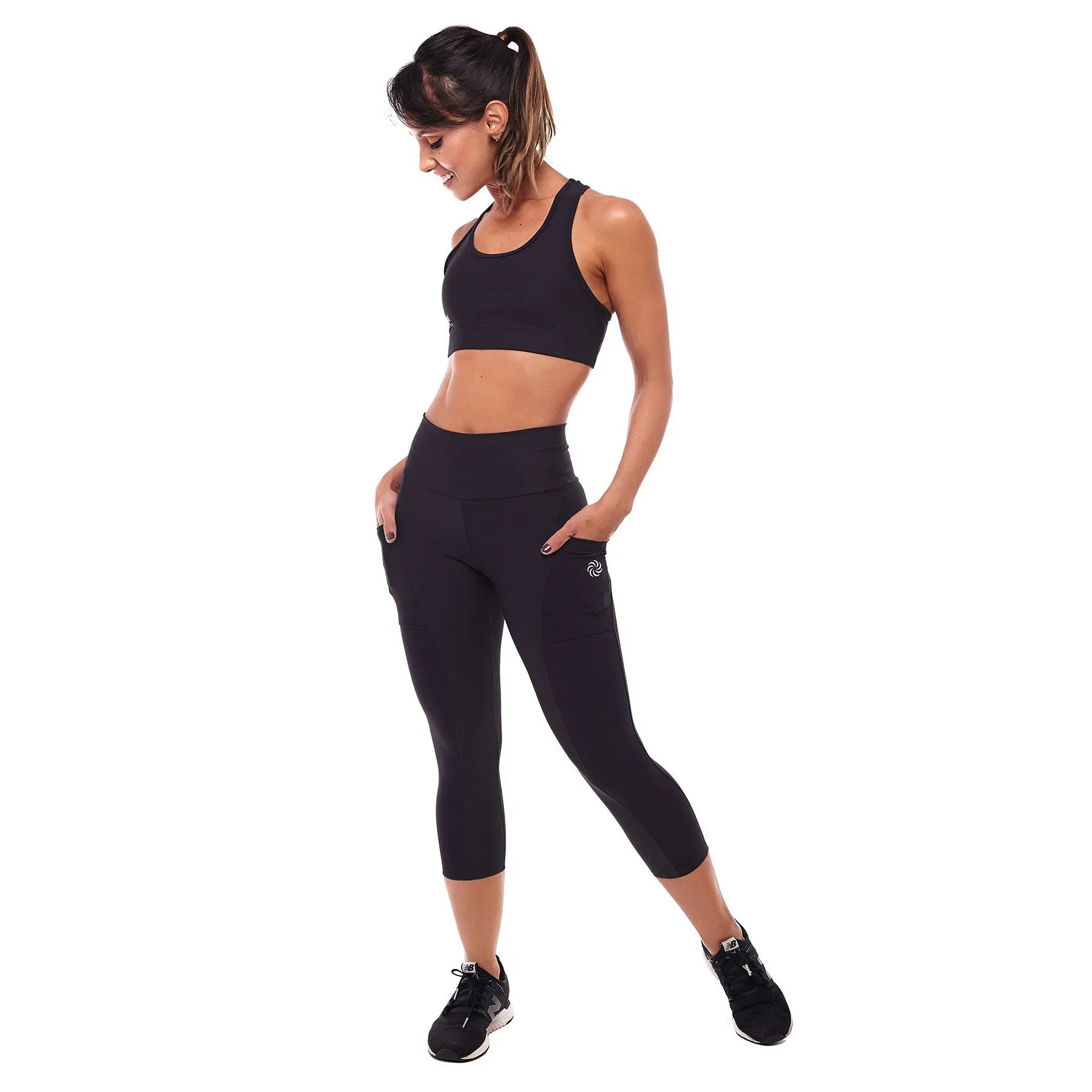 Calça de Compressão com Bolsos Cropped Clássica Emana Preta