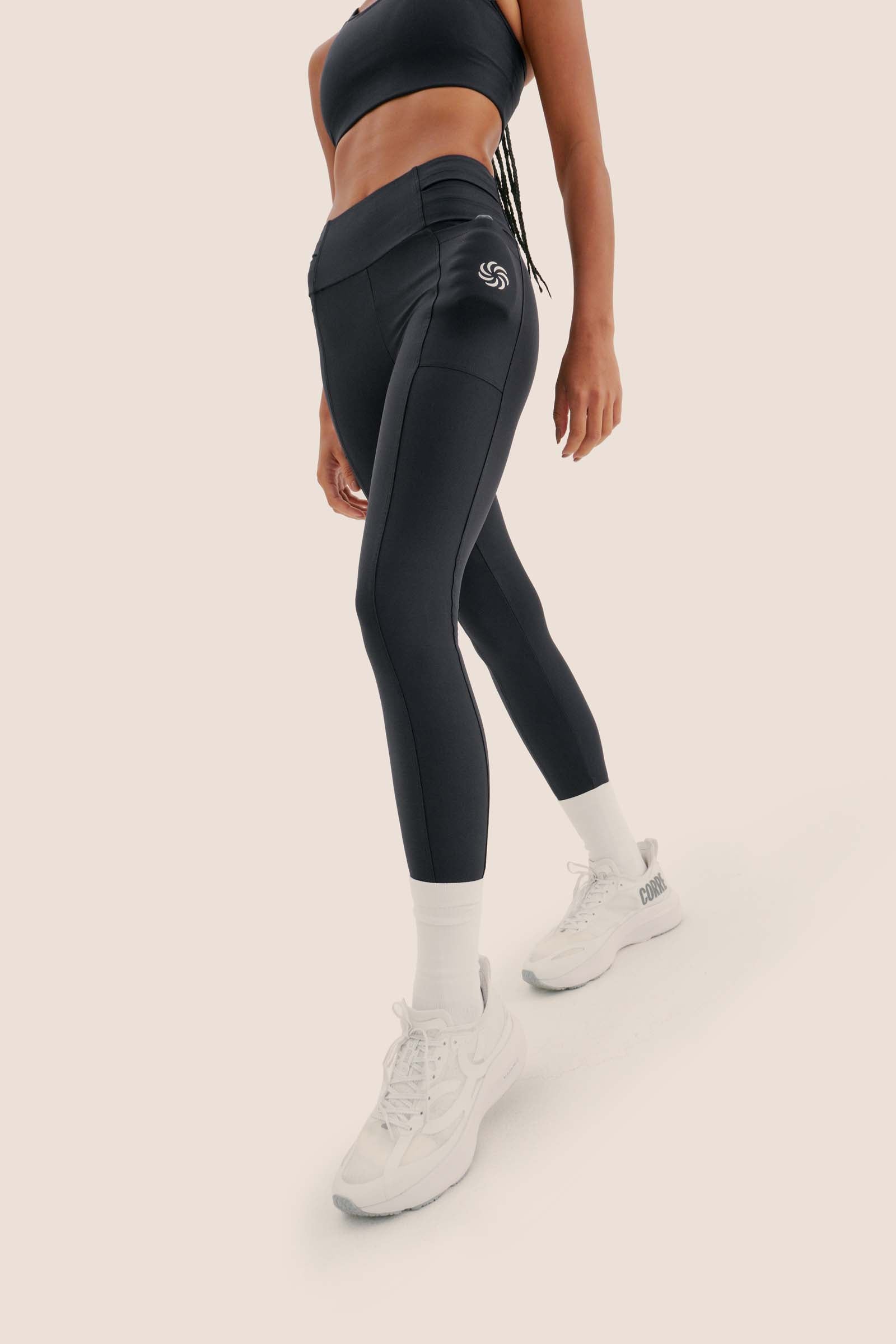 CALÇA DE COMPRESSÃO COM MULTIBOLSOS CompressSkin™ + Emana PRETA