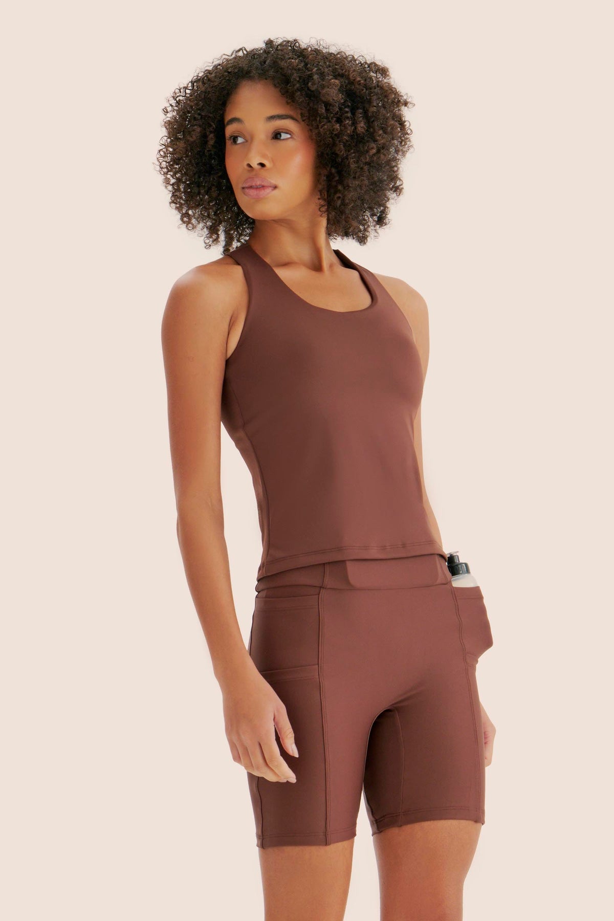 CAMISETA DE COMPRESSÃO COM BOLSO FlexSkin™ CHOCOLATE
