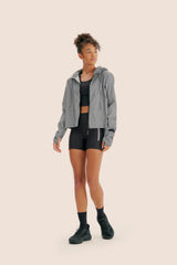 Look: Jaqueta refletiva + Top multibolsos + Short multibolsos curto FlexSkin™ preto