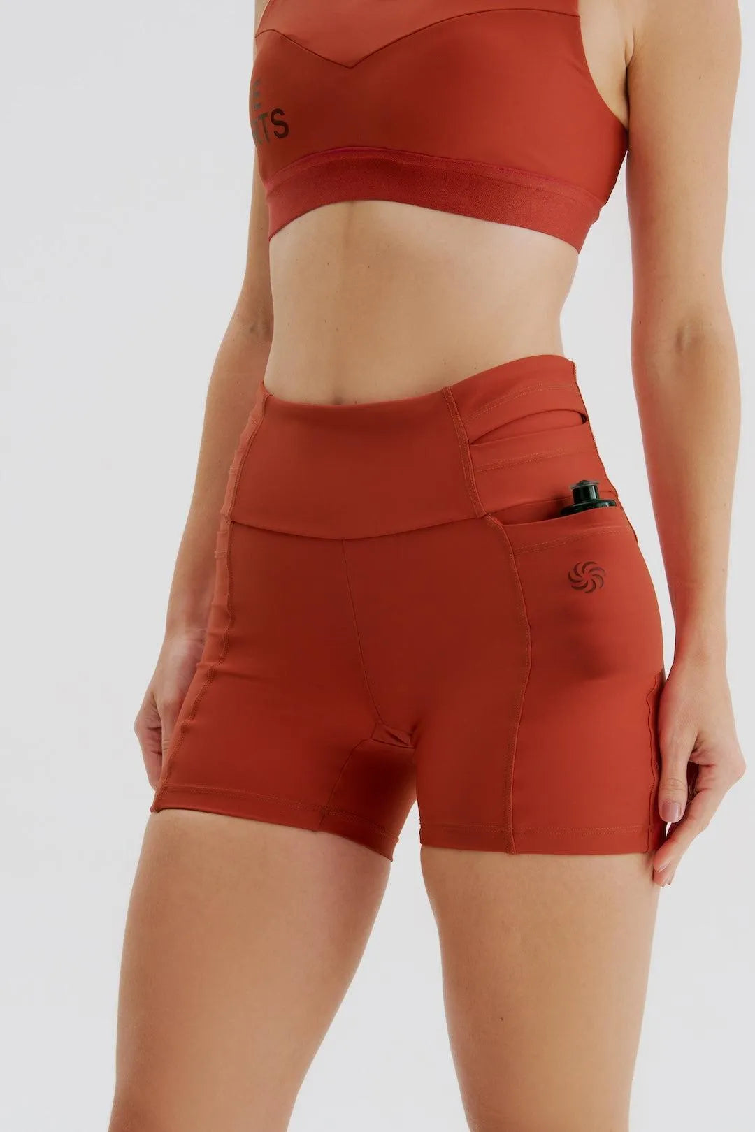 Short de Compressão Curto com Multibolsos Total Emana Cobre