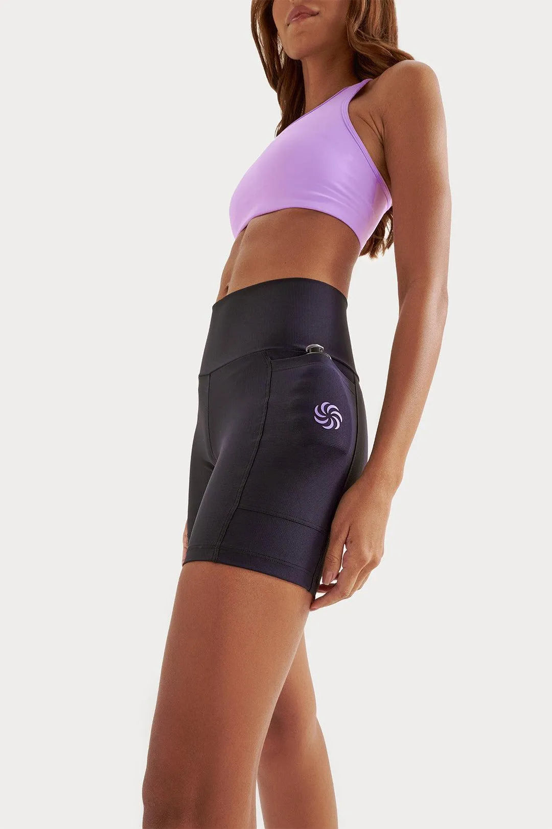 Short de Compressão com Bolsos Recortes Preto e Lavanda