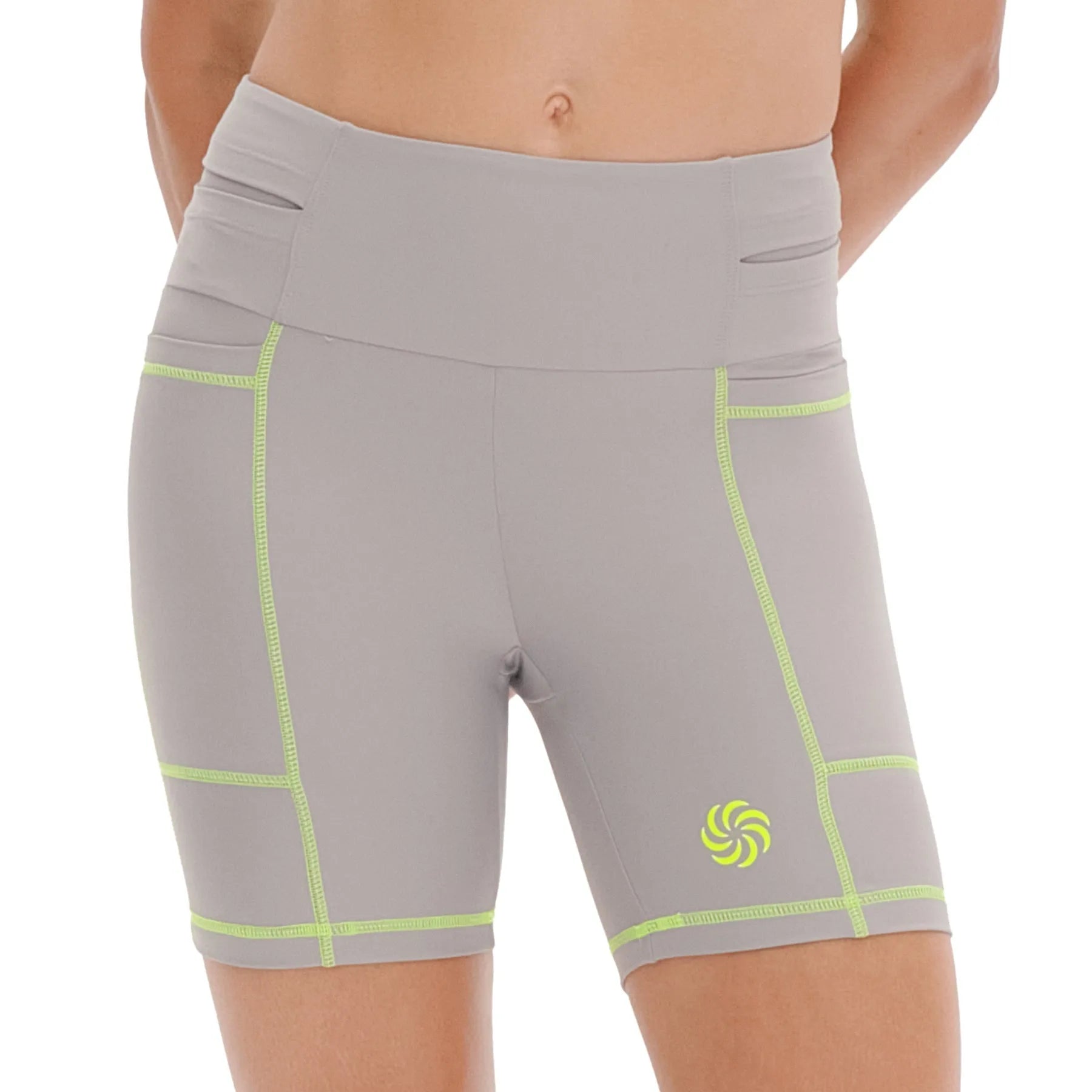 Short de Compressão com Multibolsos Total Emana