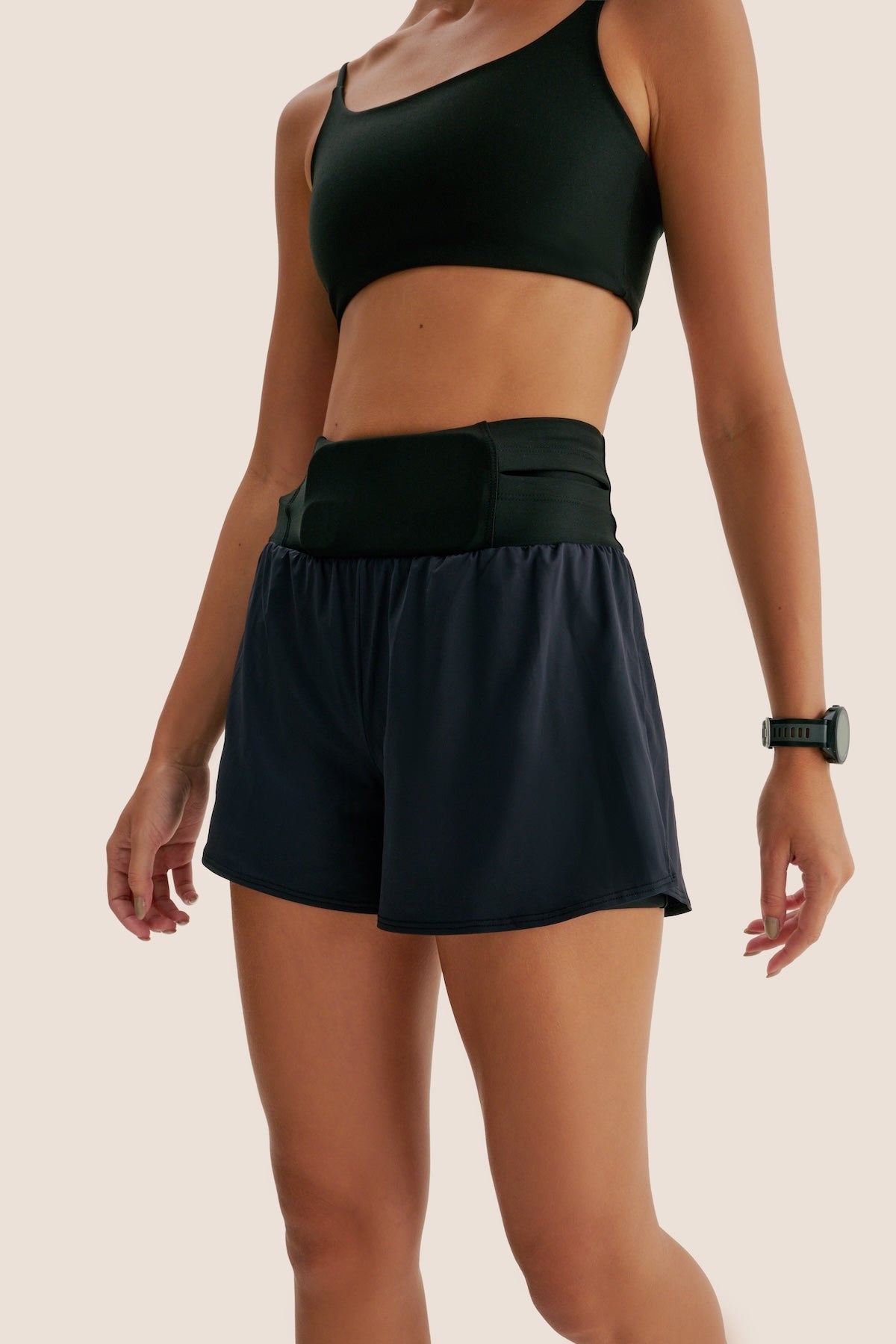 SHORT DE COMPRESSÃO COM MULTIBOLSOS LIVRE SOLTINHO AloeSkin™ PRETO