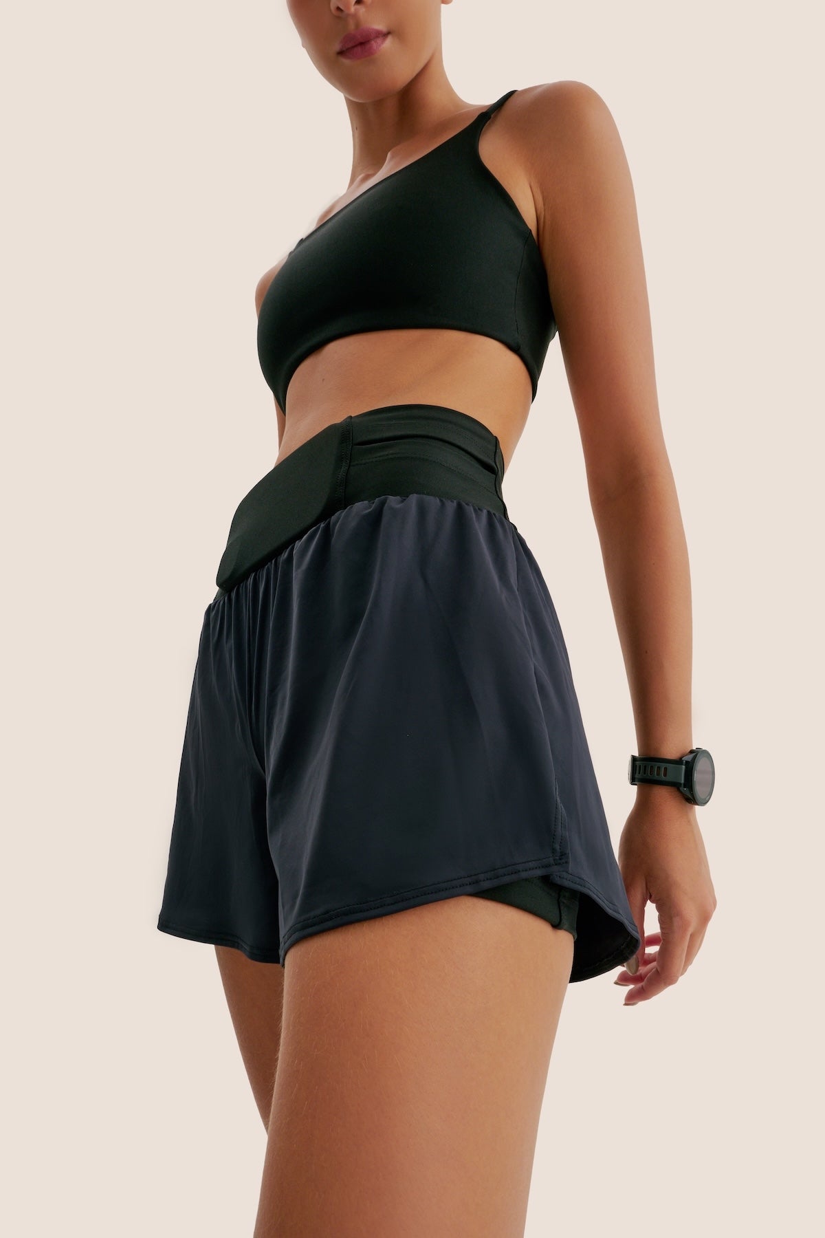 SHORT DE COMPRESSÃO COM MULTIBOLSOS LIVRE SOLTINHO AloeSkin™ PRETO