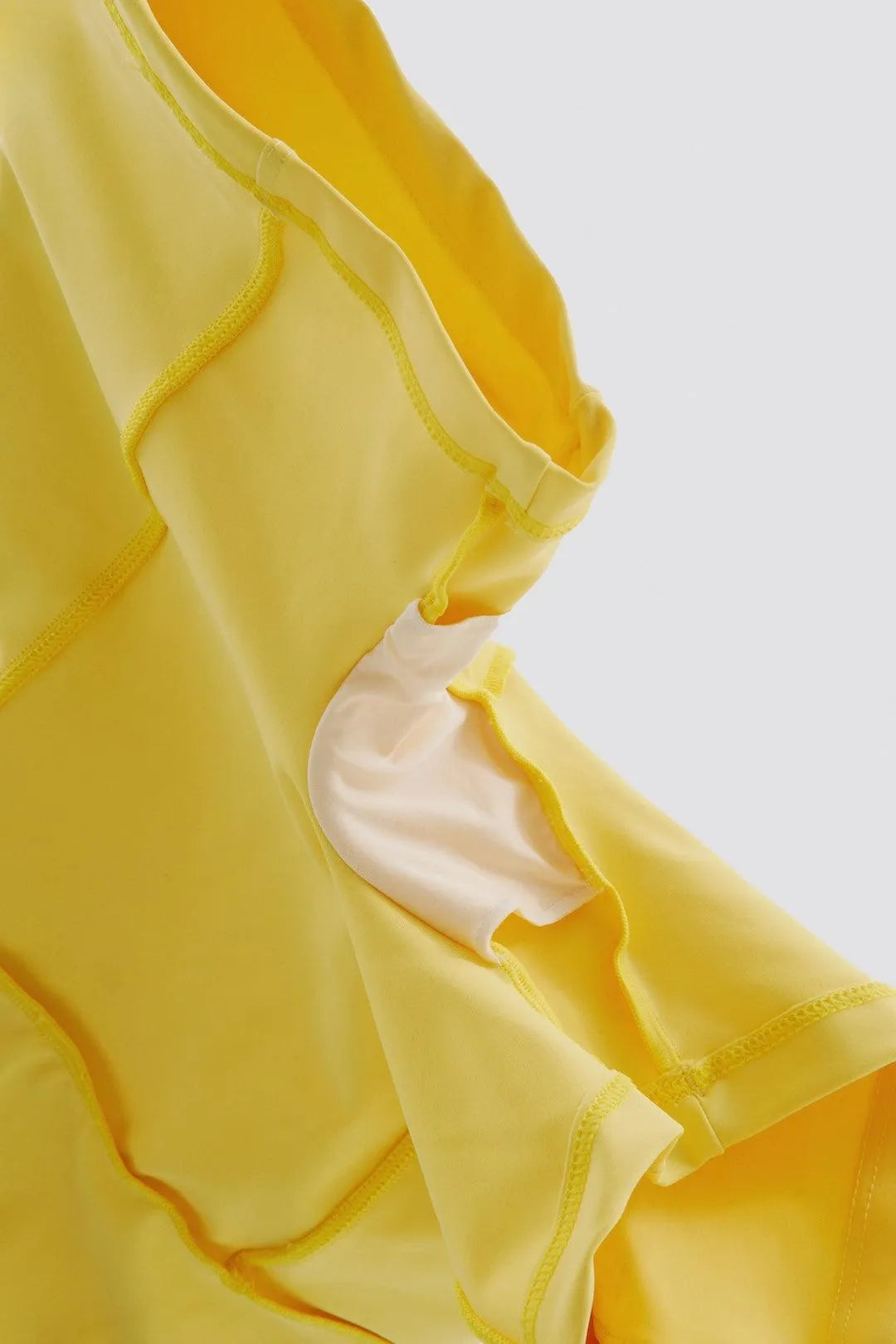 Short de compressão com Multibolsos Livre Total Emana Luz