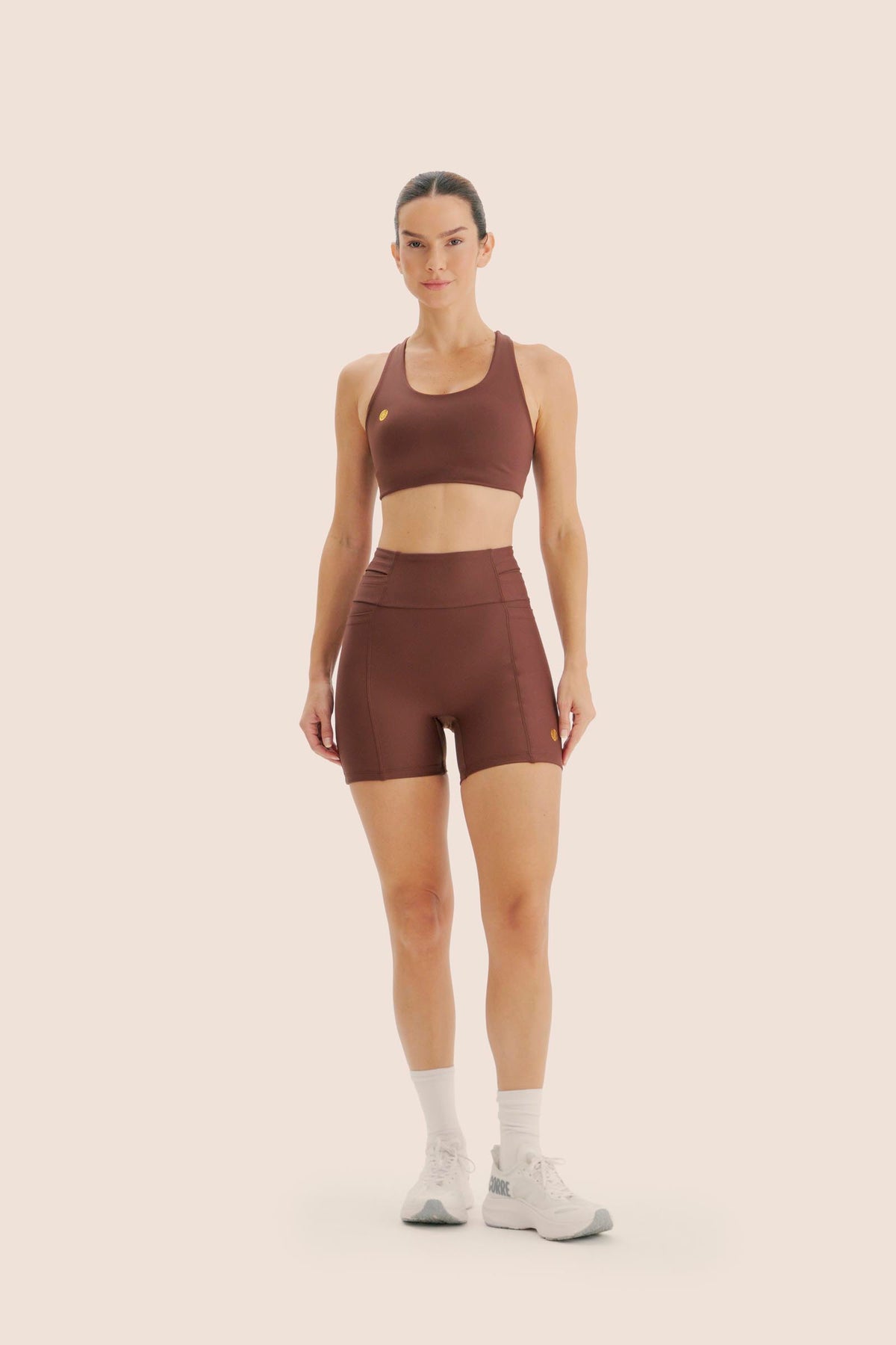 SHORT DE COMPRESSÃO COM MULTIBOLSOS LIVRE FlexSkin™ CHOCOLATE