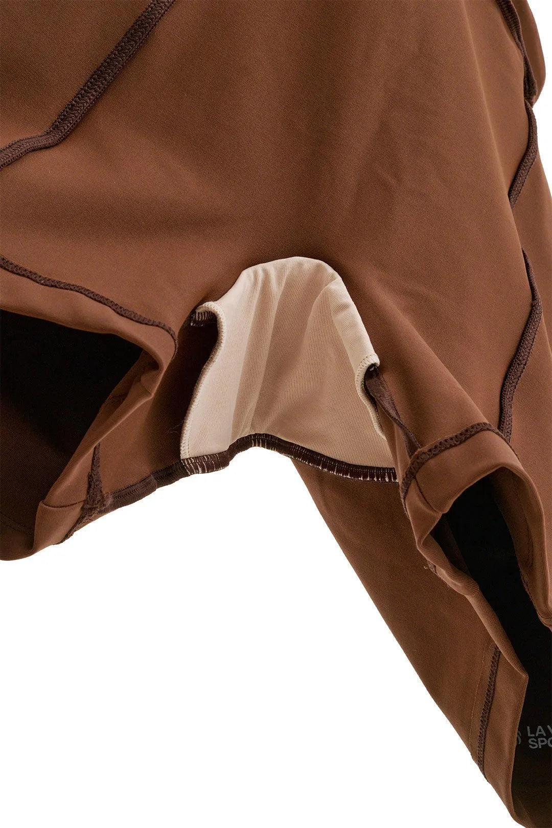 Short de compressão com Multibolsos Livre Total Emana Café