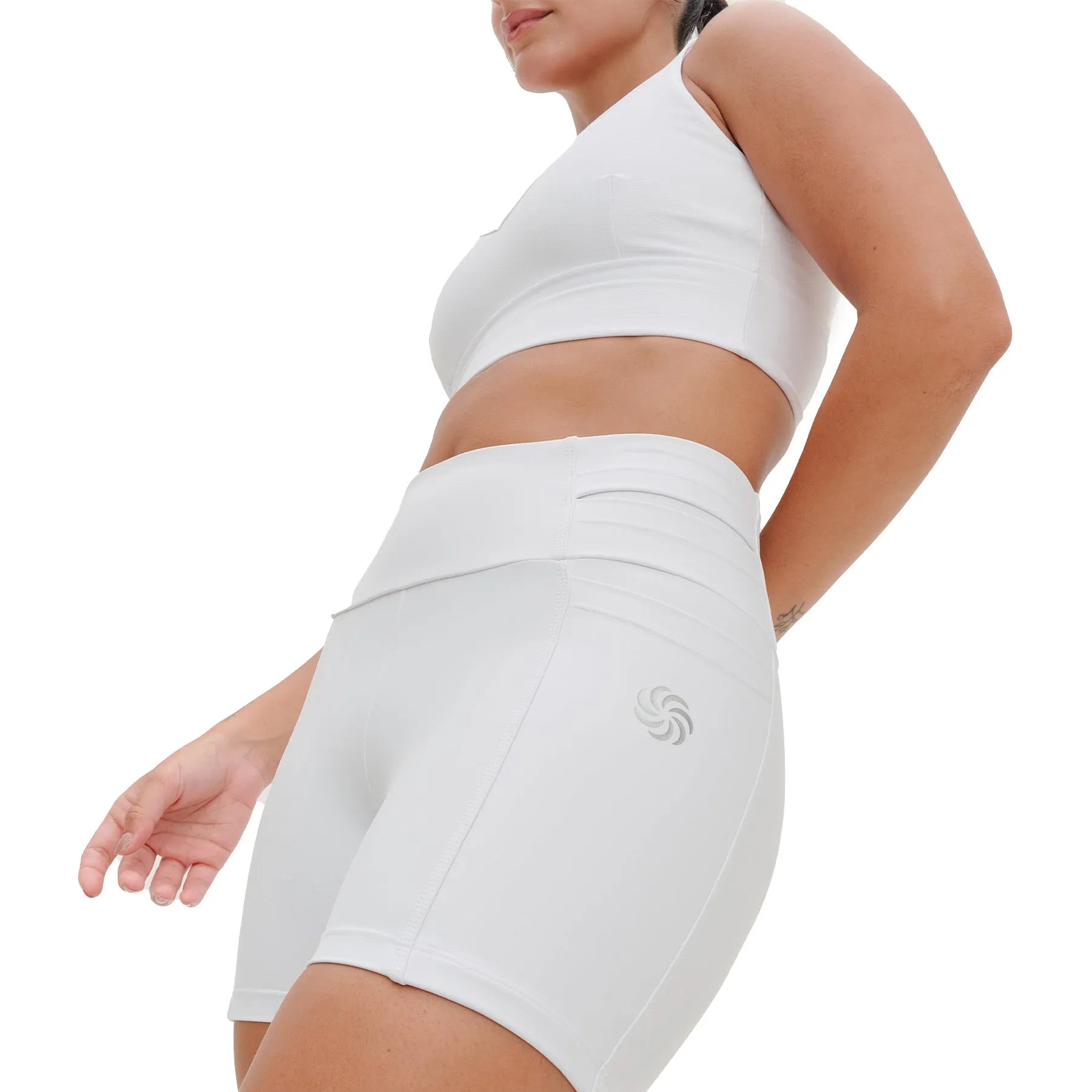 Short de Compressão Curto com Multibolsos Total Emana